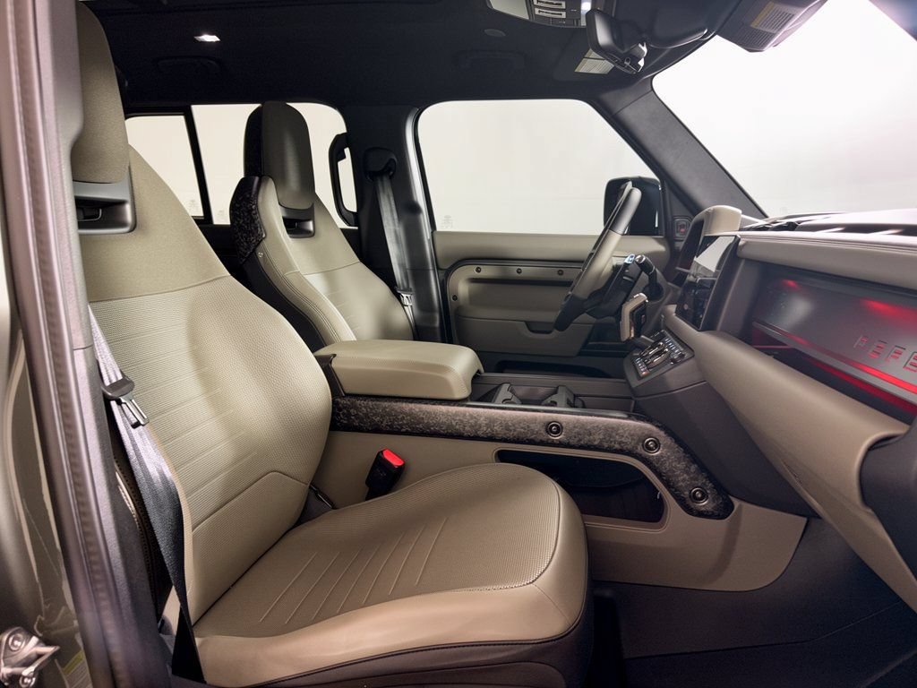 2025 Land Rover Defender Octa - Photo 28