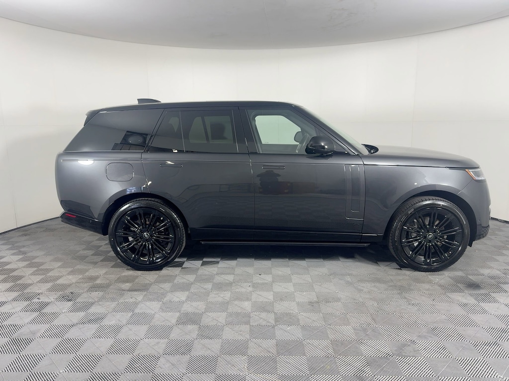 New 2025 Land Rover Range Rover P400 SE SUV