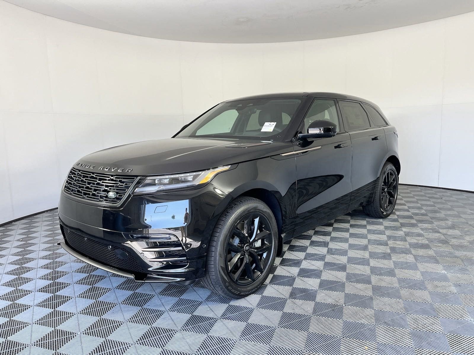 2025 Land Rover Range Rover Velar Dynamic SE's photo