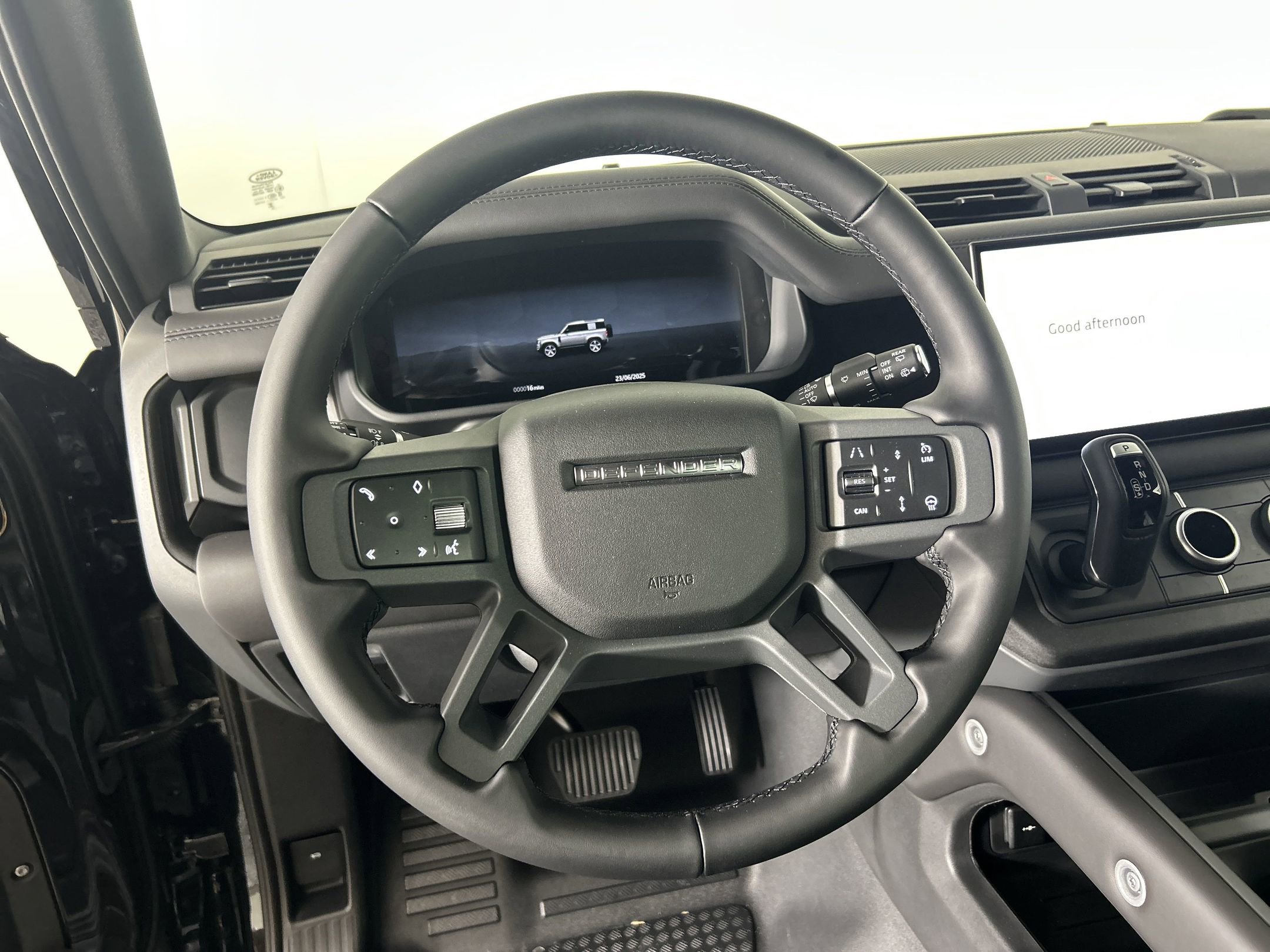 2025 Land Rover Defender 90 X-Dynamic SE photo 4