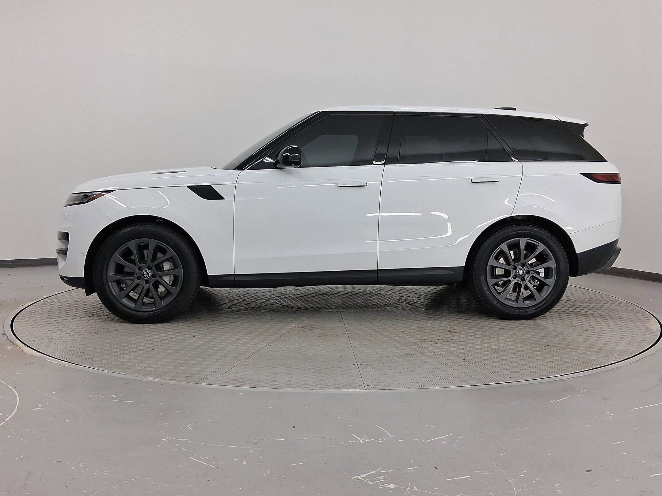 2024 Land Rover Range Rover Sport SE photo 2