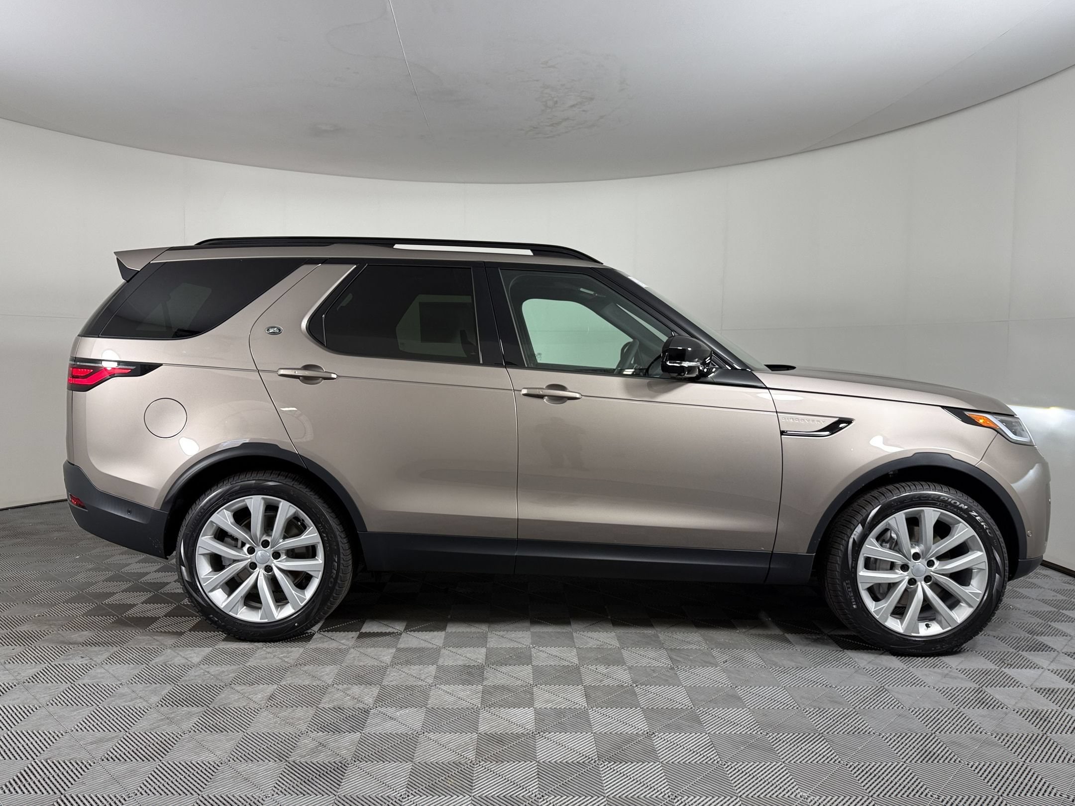 2026 Land Rover Discovery S SUV