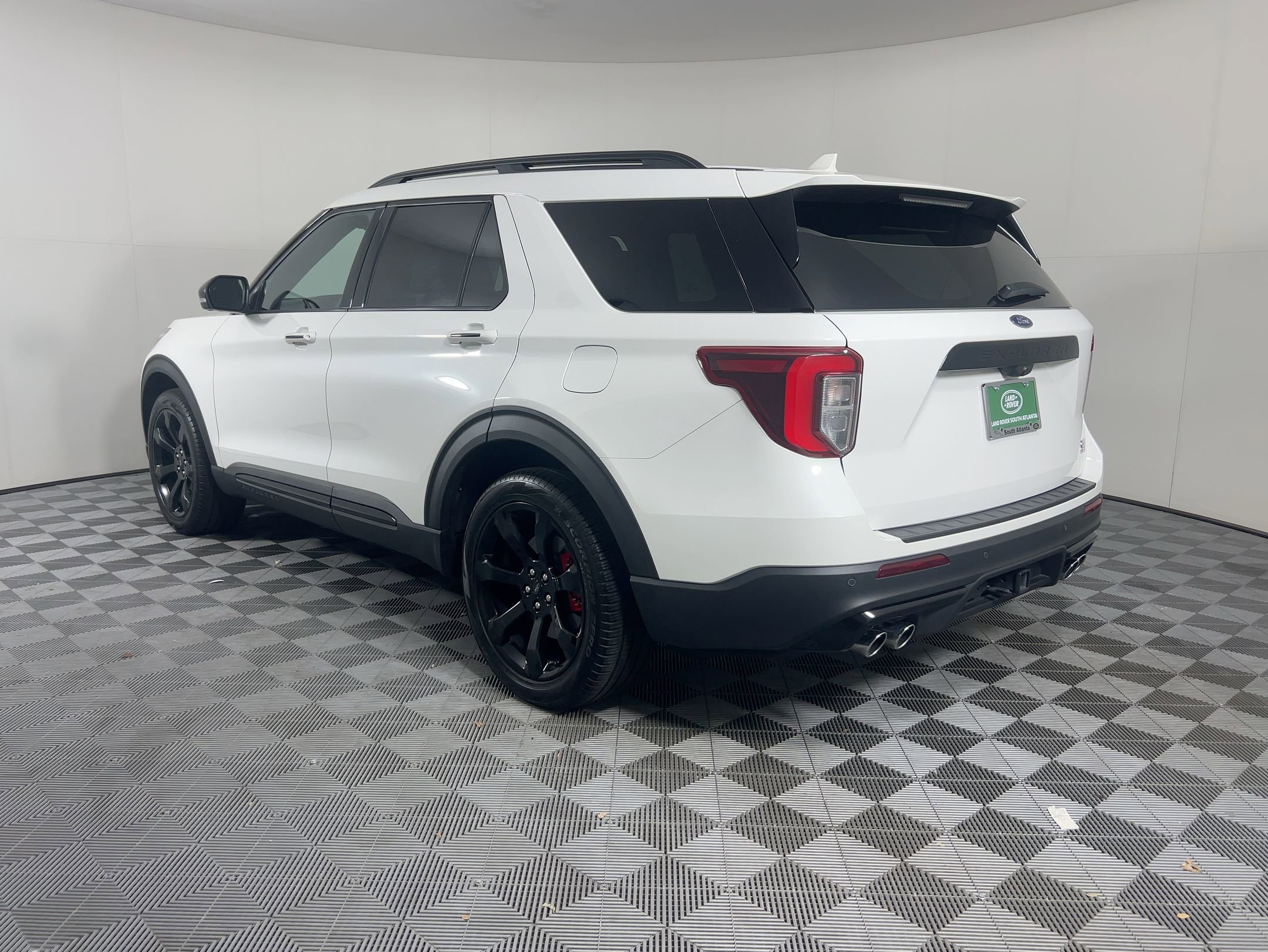 2023 Ford Explorer ST photo 3