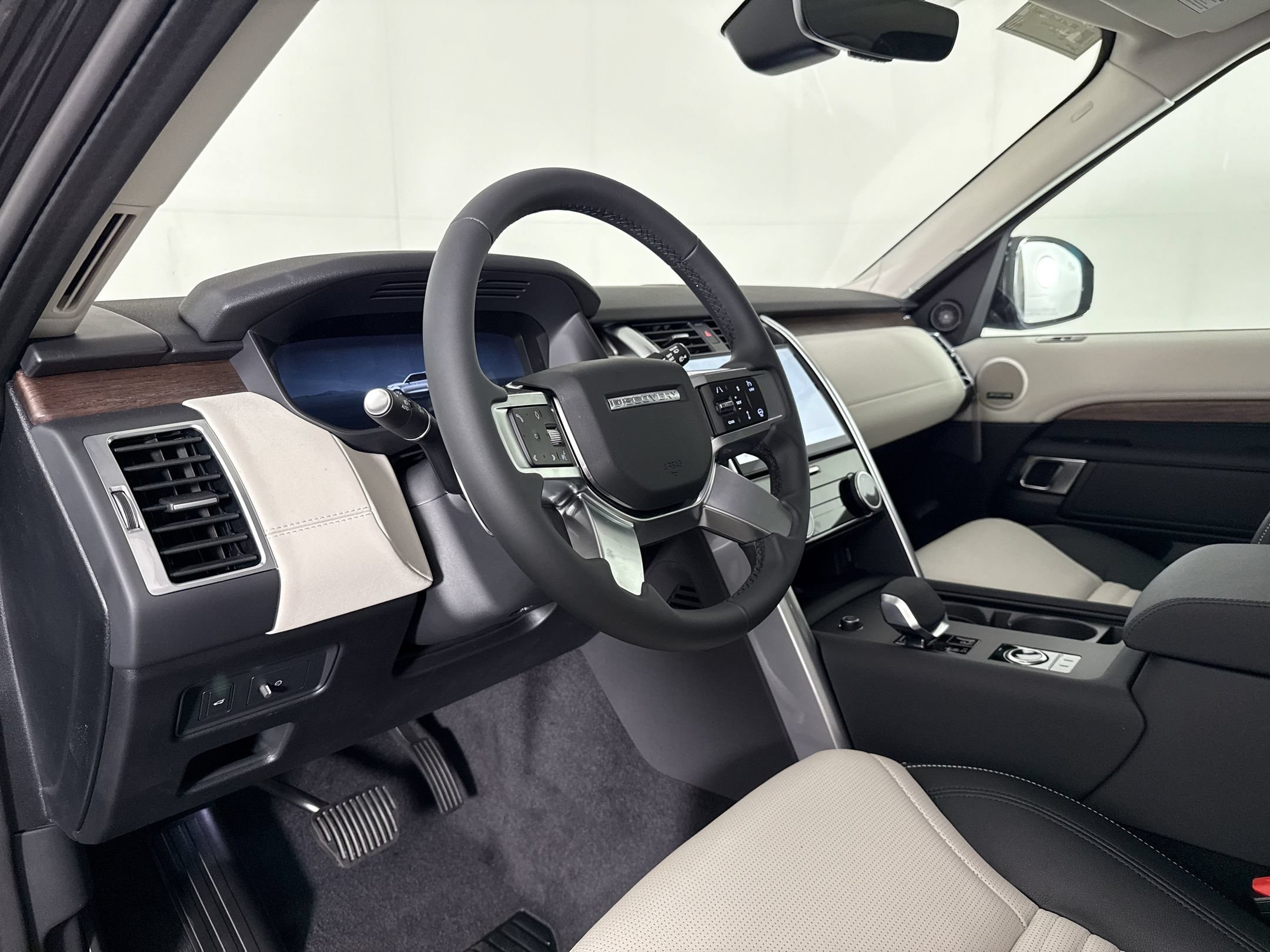 2026 Land Rover Discovery S SUV