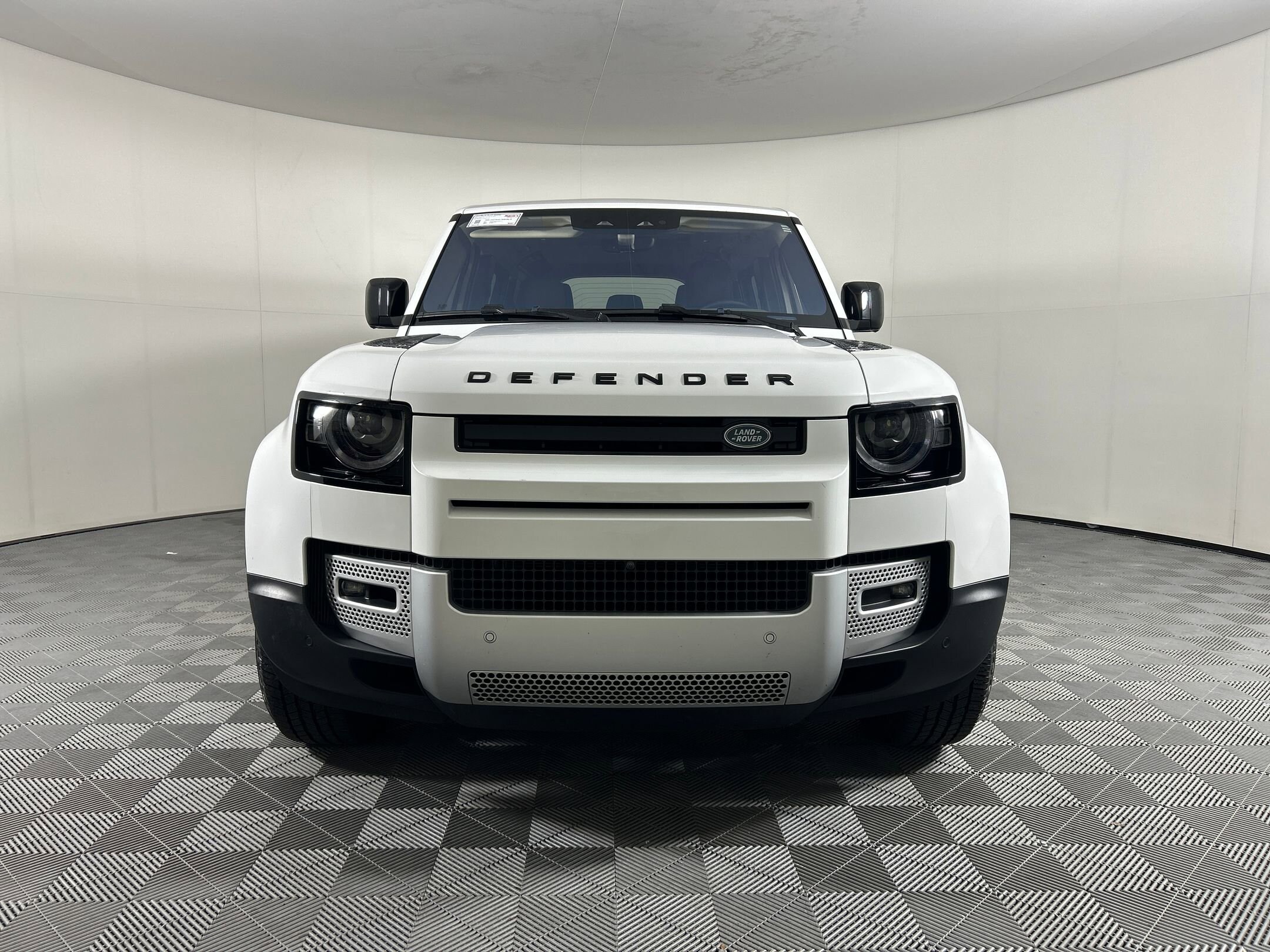2024 Land Rover Defender S photo 4