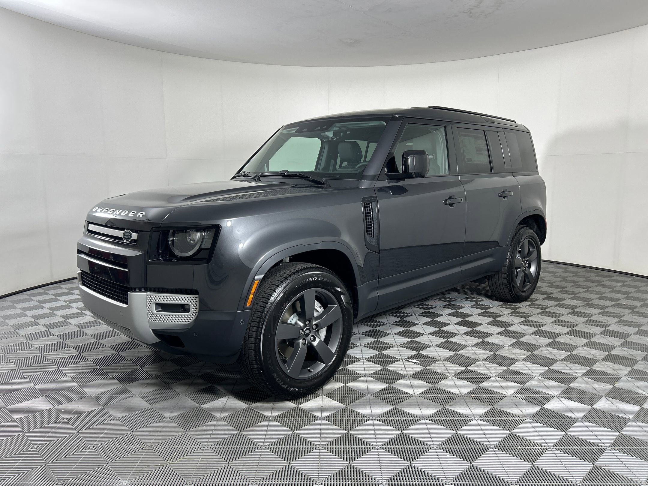 2025 Land Rover Defender 110 S