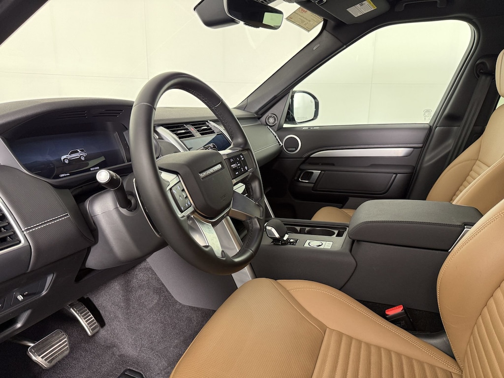 Certified 2025 Land Rover Discovery Dynamic SE SUV