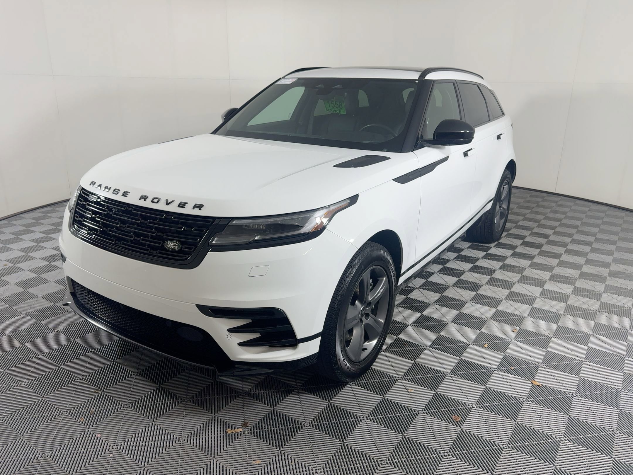 2025 Land Rover Range Rover Velar Dynamic SE's photo