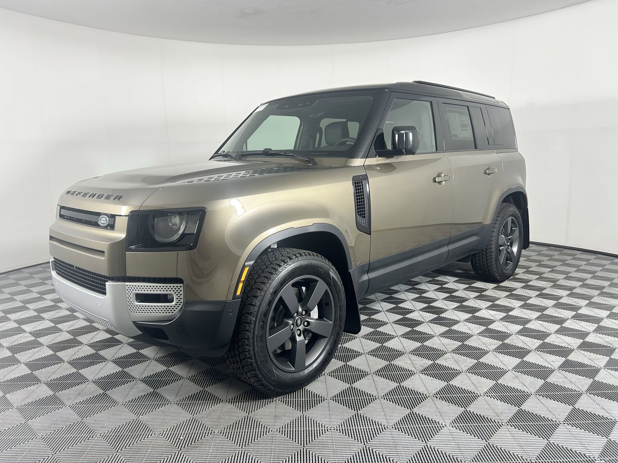 2025 Land Rover Defender 110 S