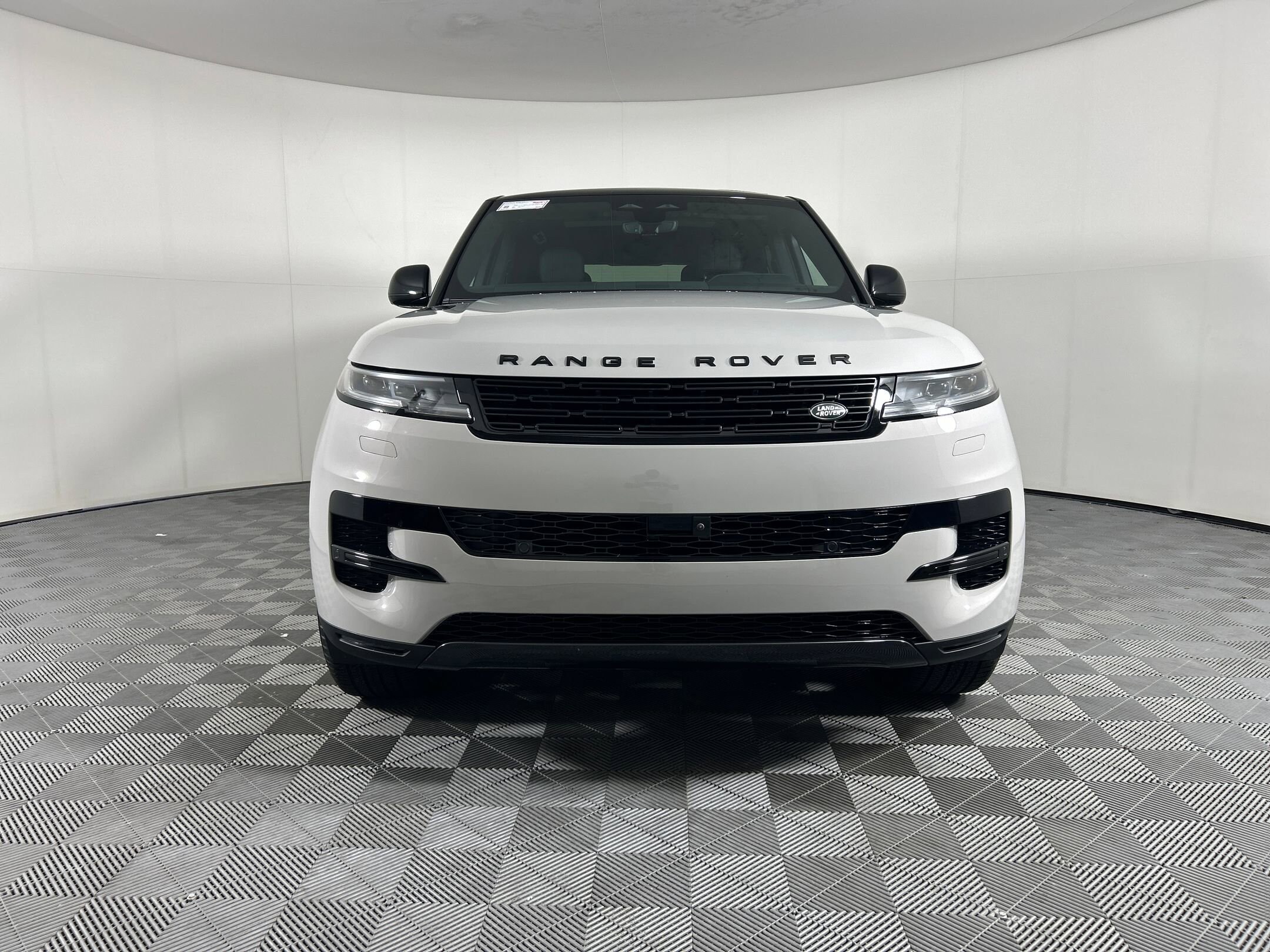 2024 Land Rover Range Rover Sport SE photo 3