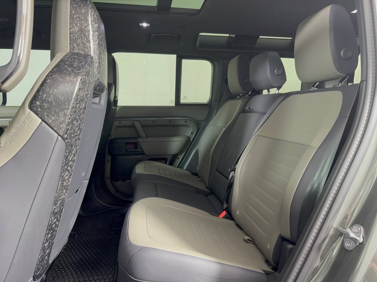 2025 Land Rover Defender Octa - Photo 25