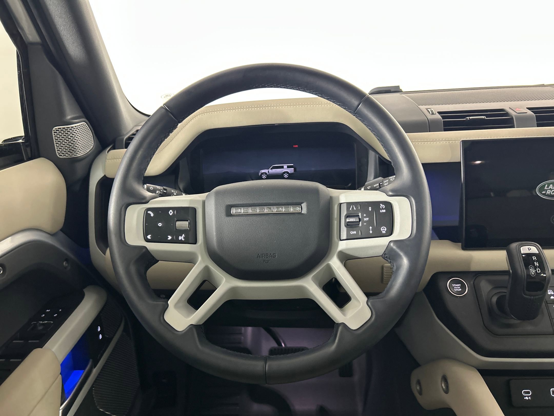 2024 Land Rover Defender S photo 3