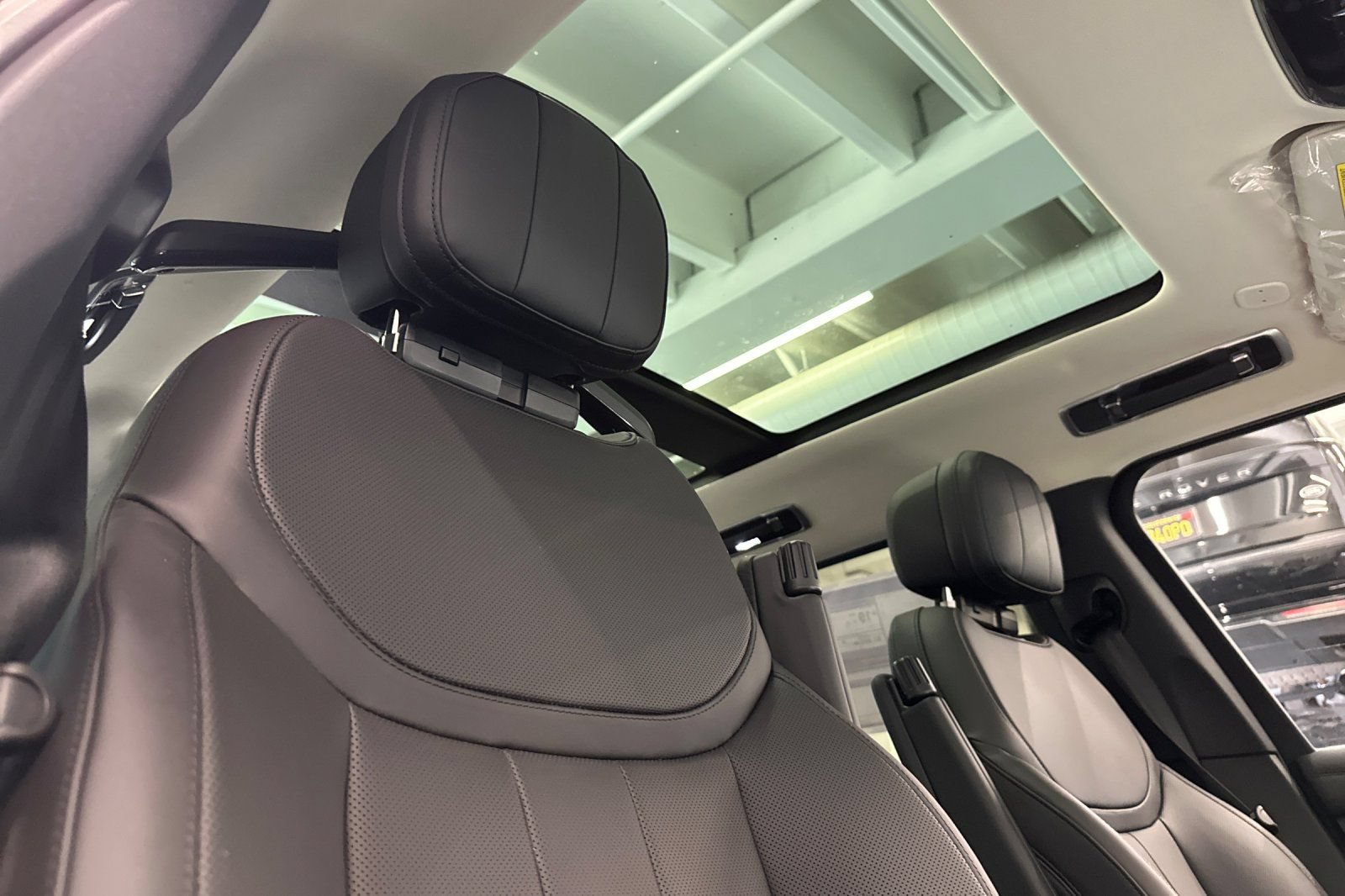 2026 Land Rover Range Rover SE - Photo 23