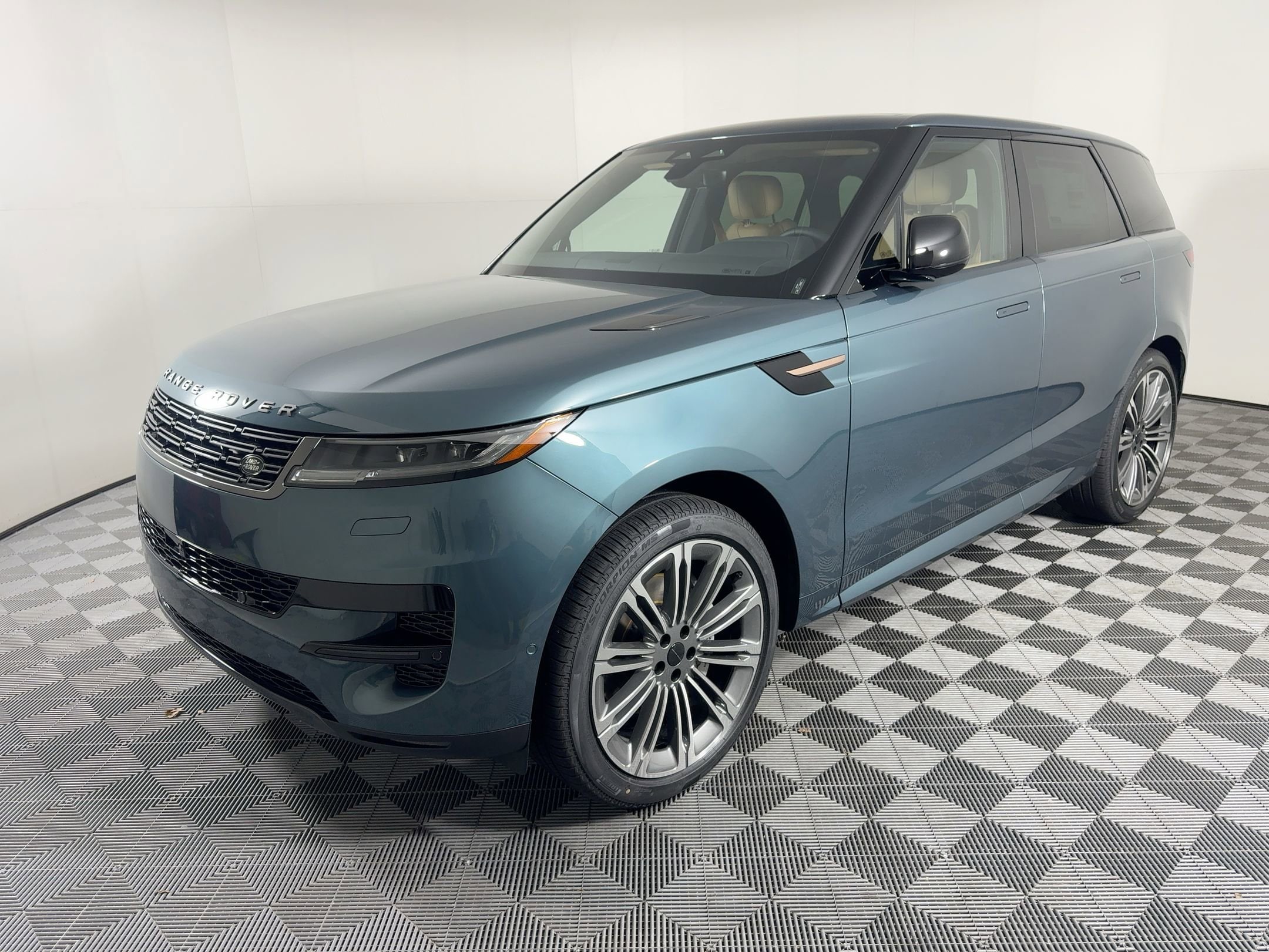 2026 Land Rover Range Rover Sport SE's photo