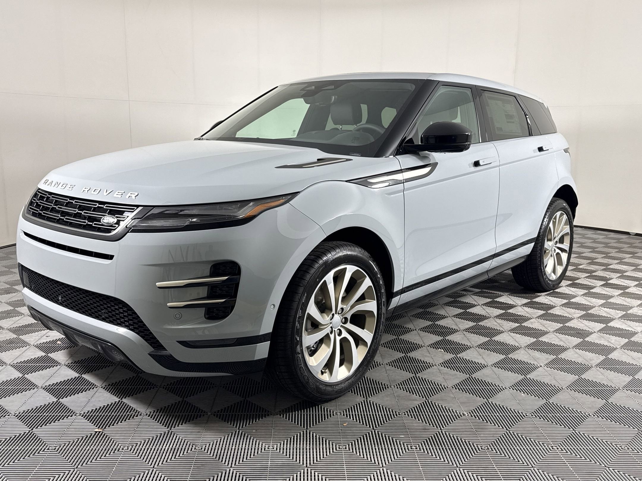2026 Land Rover Range Rover Evoque Hoxton Edition P250's photo