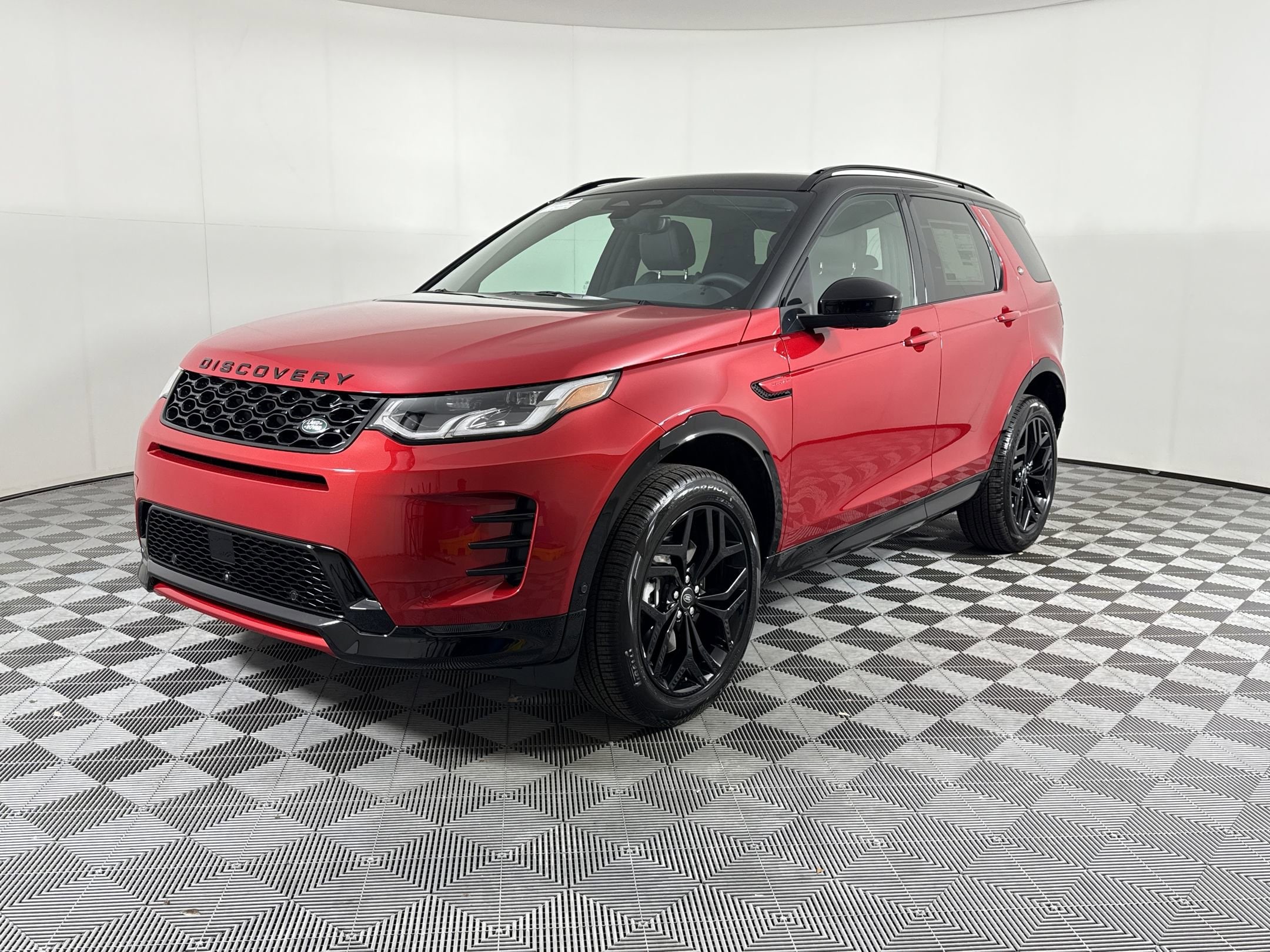 2026 Land Rover Discovery Sport 2.0 Landmark Edition's photo