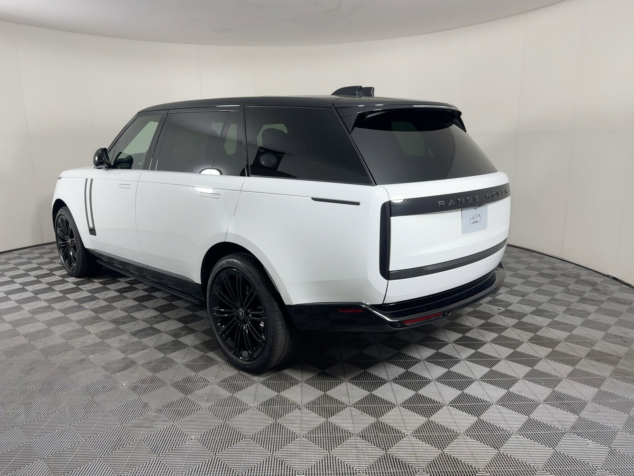 2025 Land Rover Range Rover SE's photo