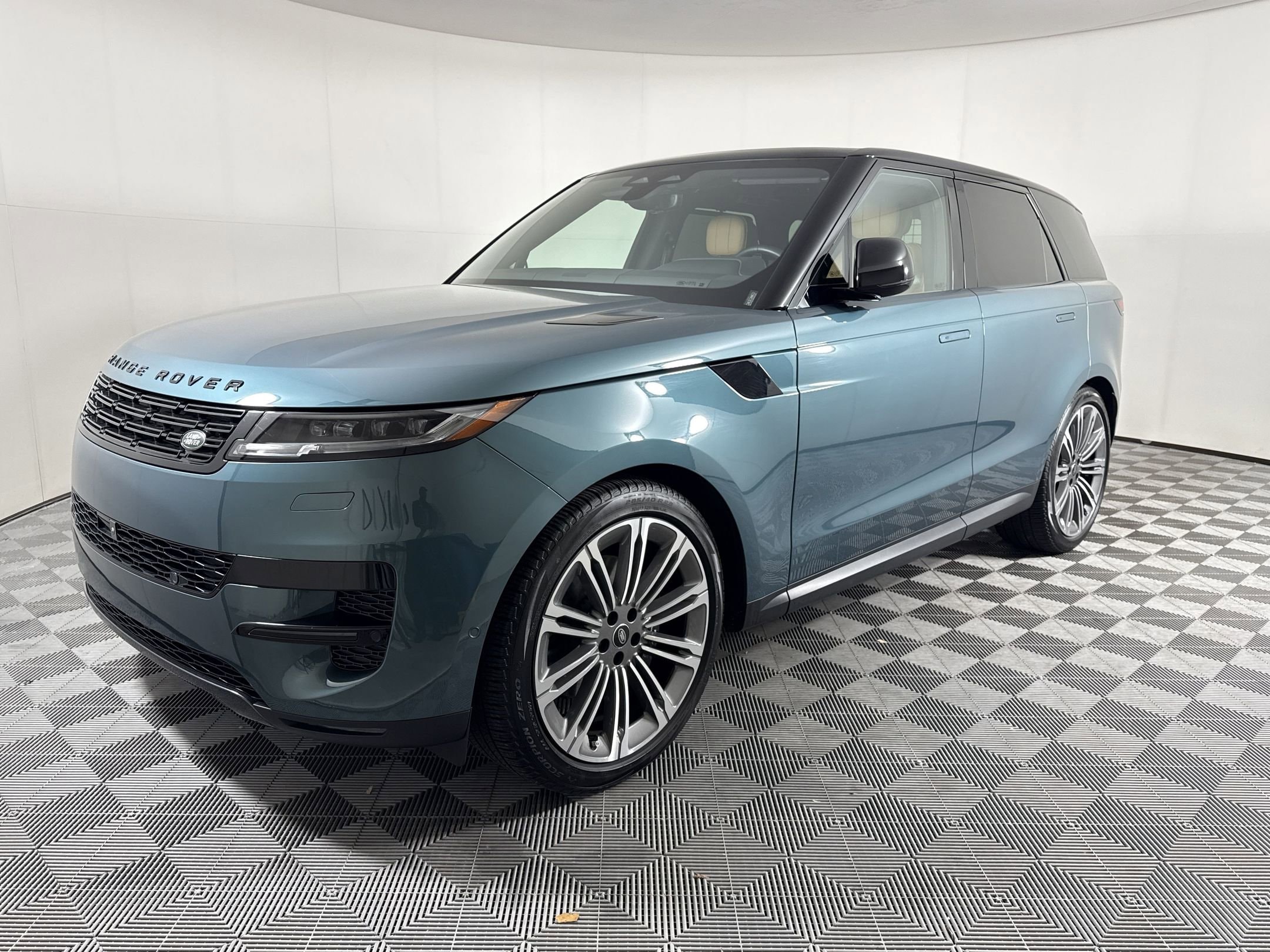 2024 Land Rover Range Rover Sport P360 SE MHEV's photo