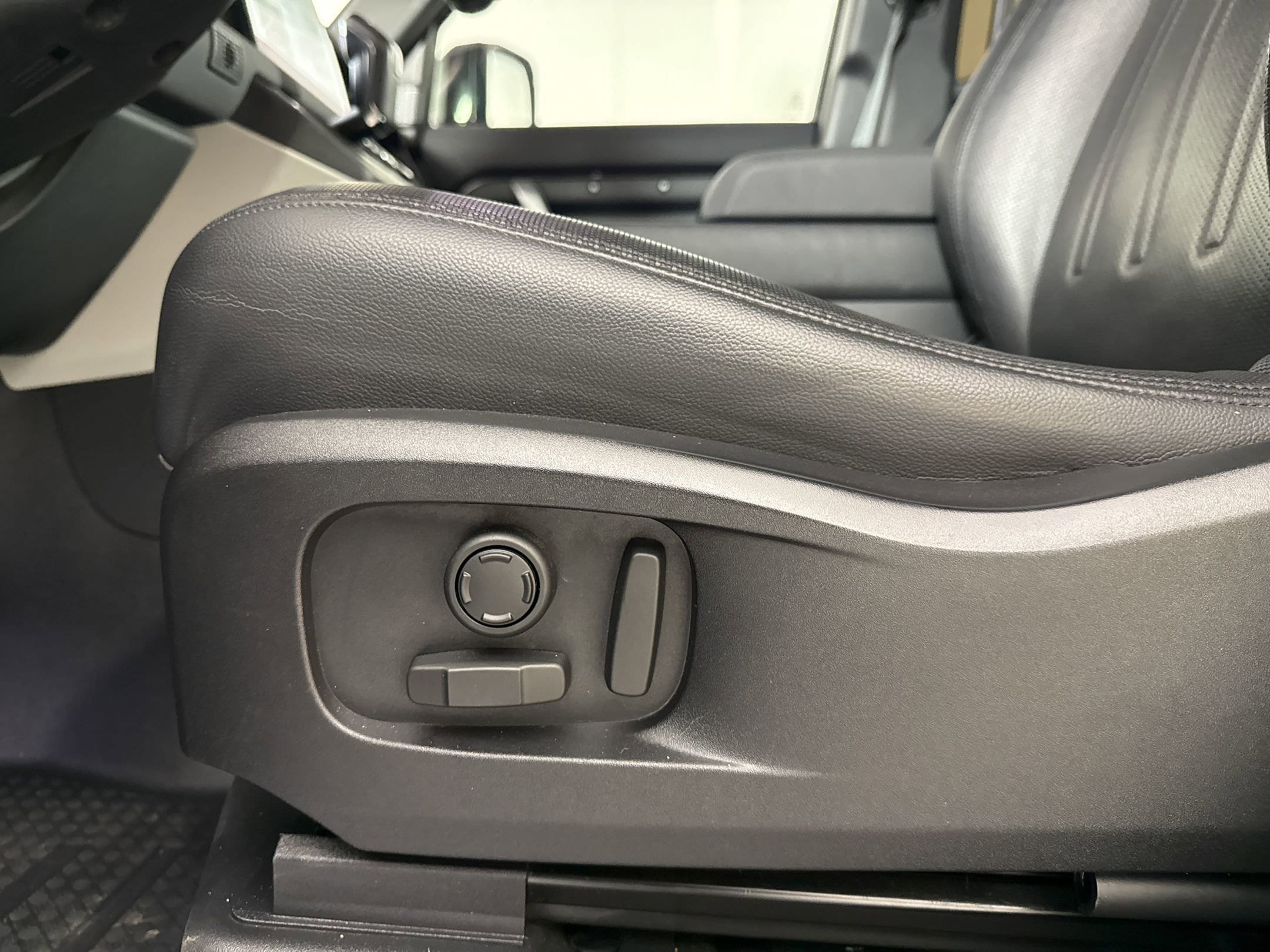 2022 Land Rover Defender X-Dynamic SE - Photo 15