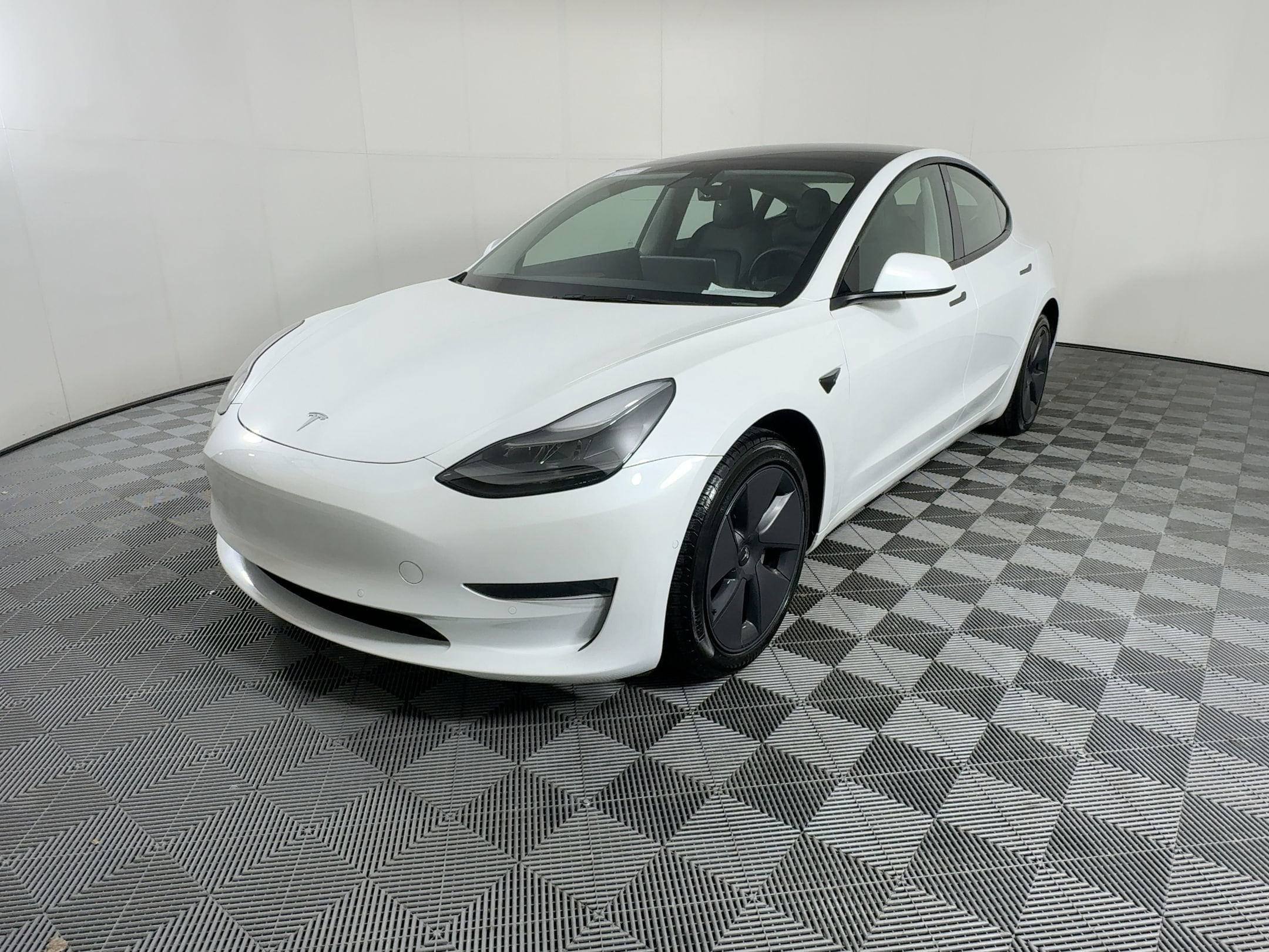 2022 Tesla Model 3 Base's photo