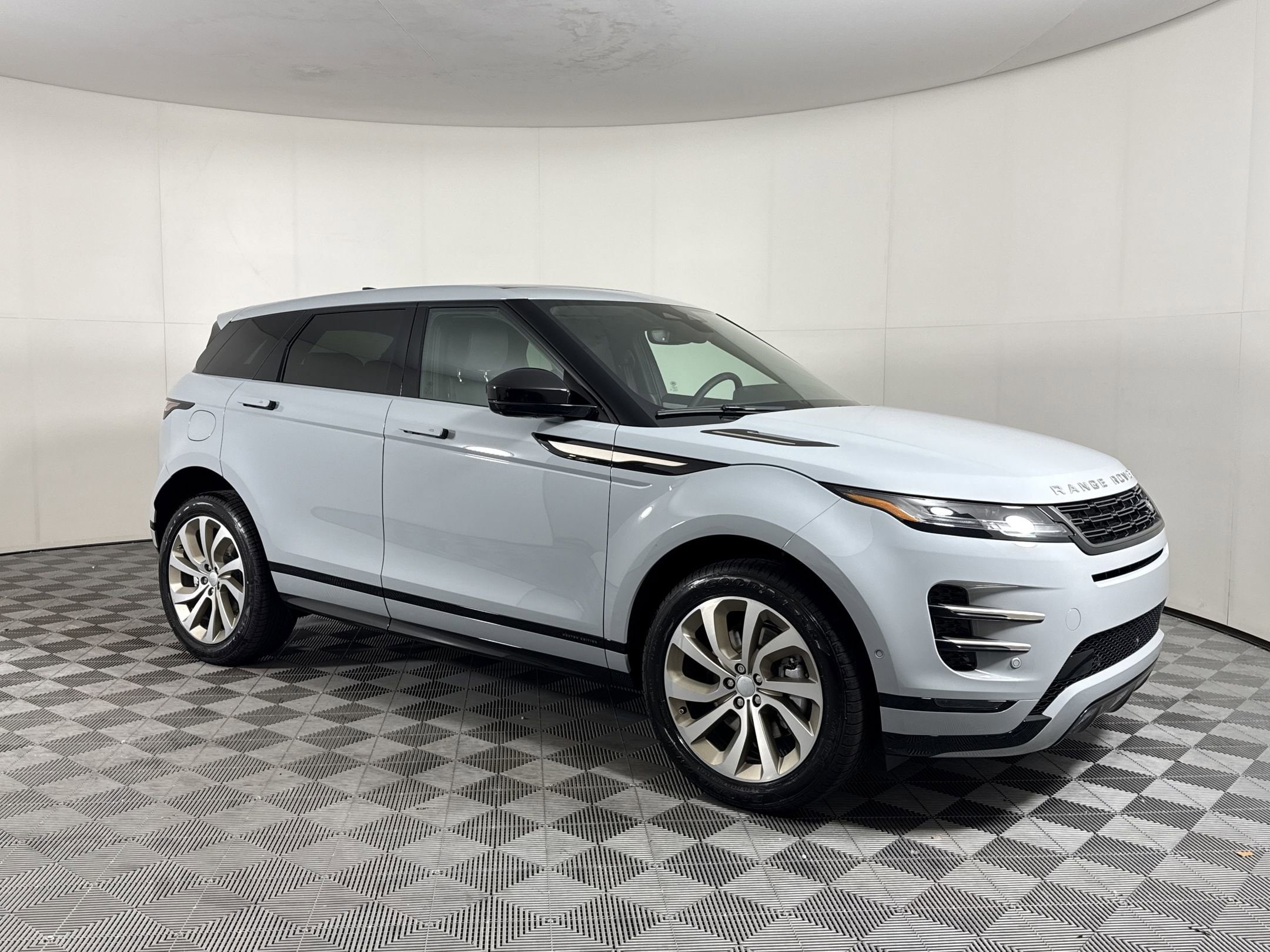 2026 Land Rover Range Rover Evoque Hoxton Edition SUV