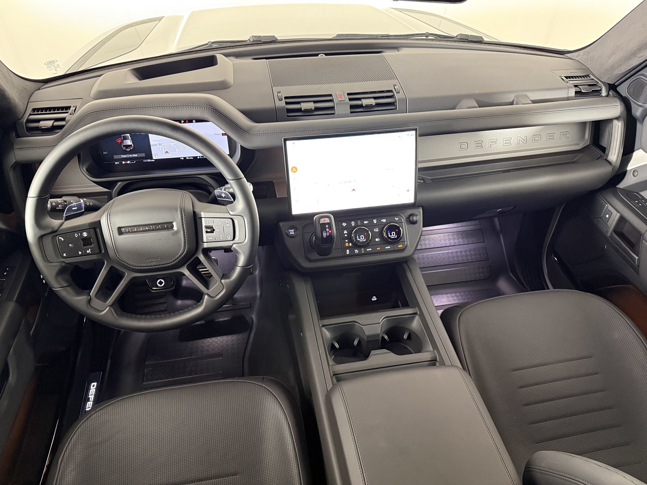 2026 Land Rover Defender OCTA - Photo 16