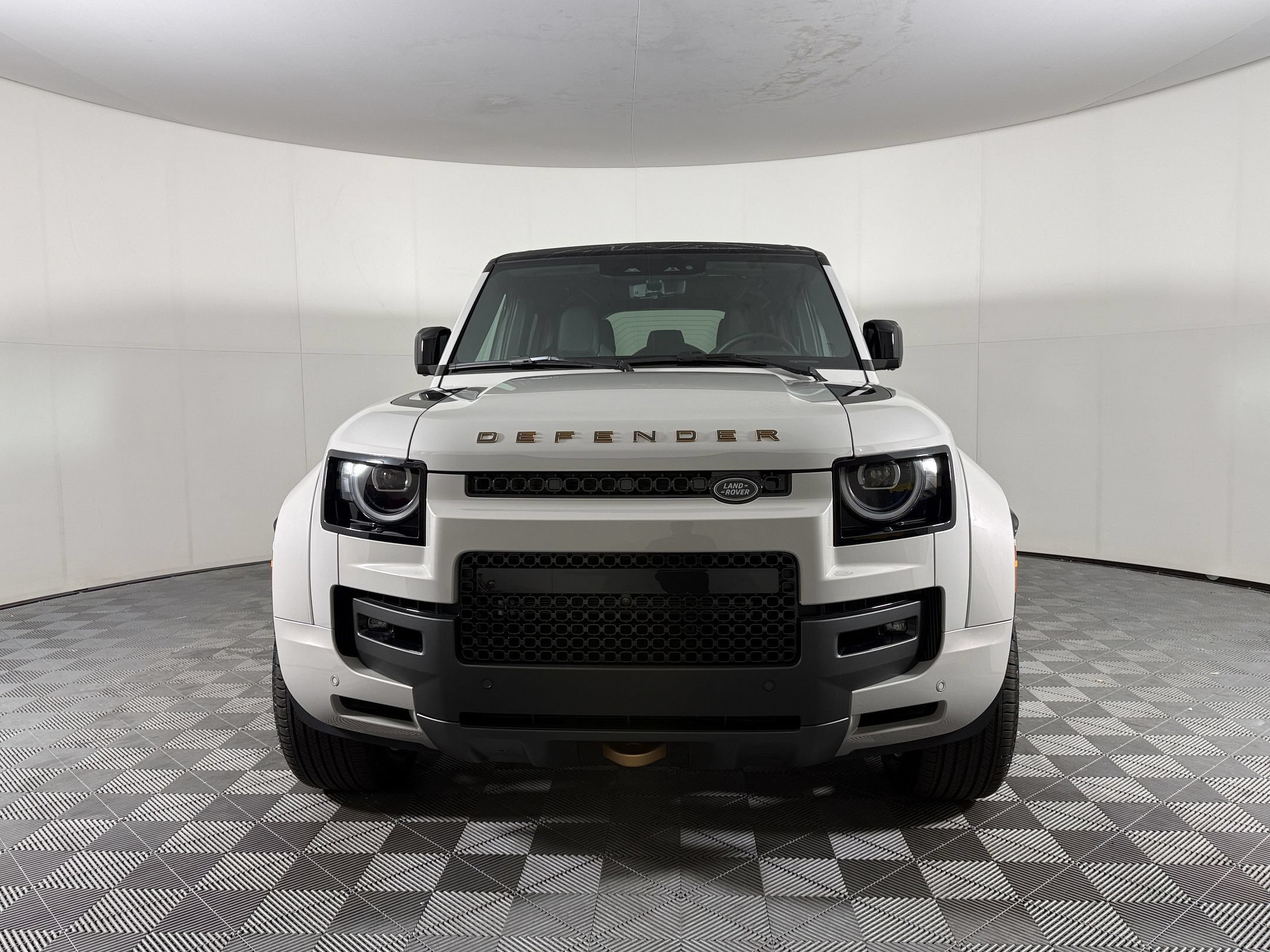2026 Land Rover Defender OCTA - Photo 6