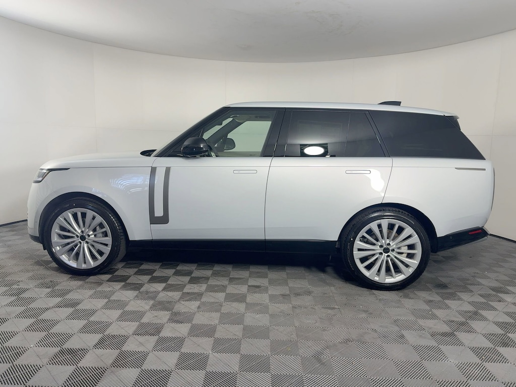 New 2026 Land Rover Range Rover P400 SE SUV