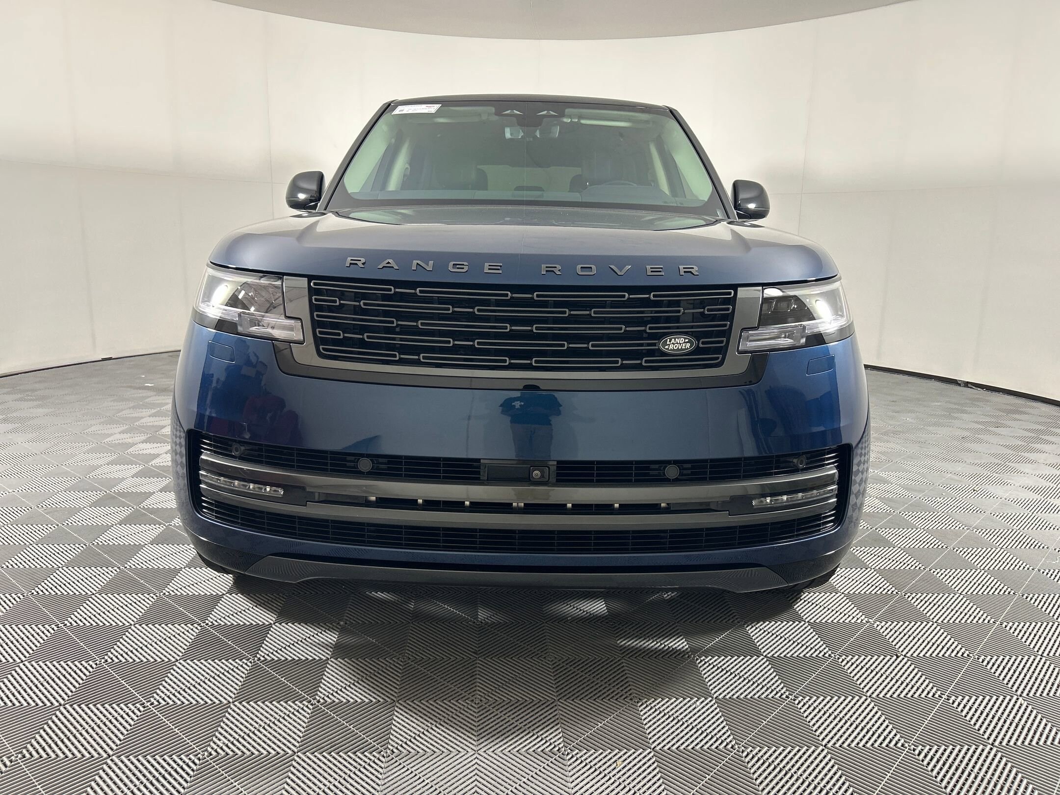 2024 Land Rover Range Rover SE photo 4