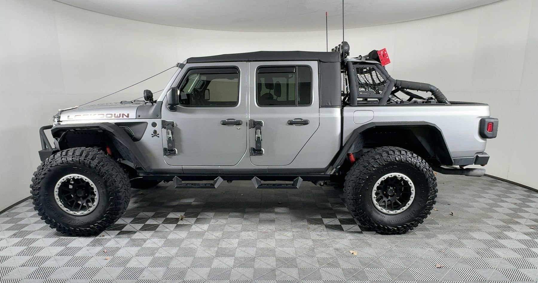 2020 Jeep Gladiator Sport S photo 2