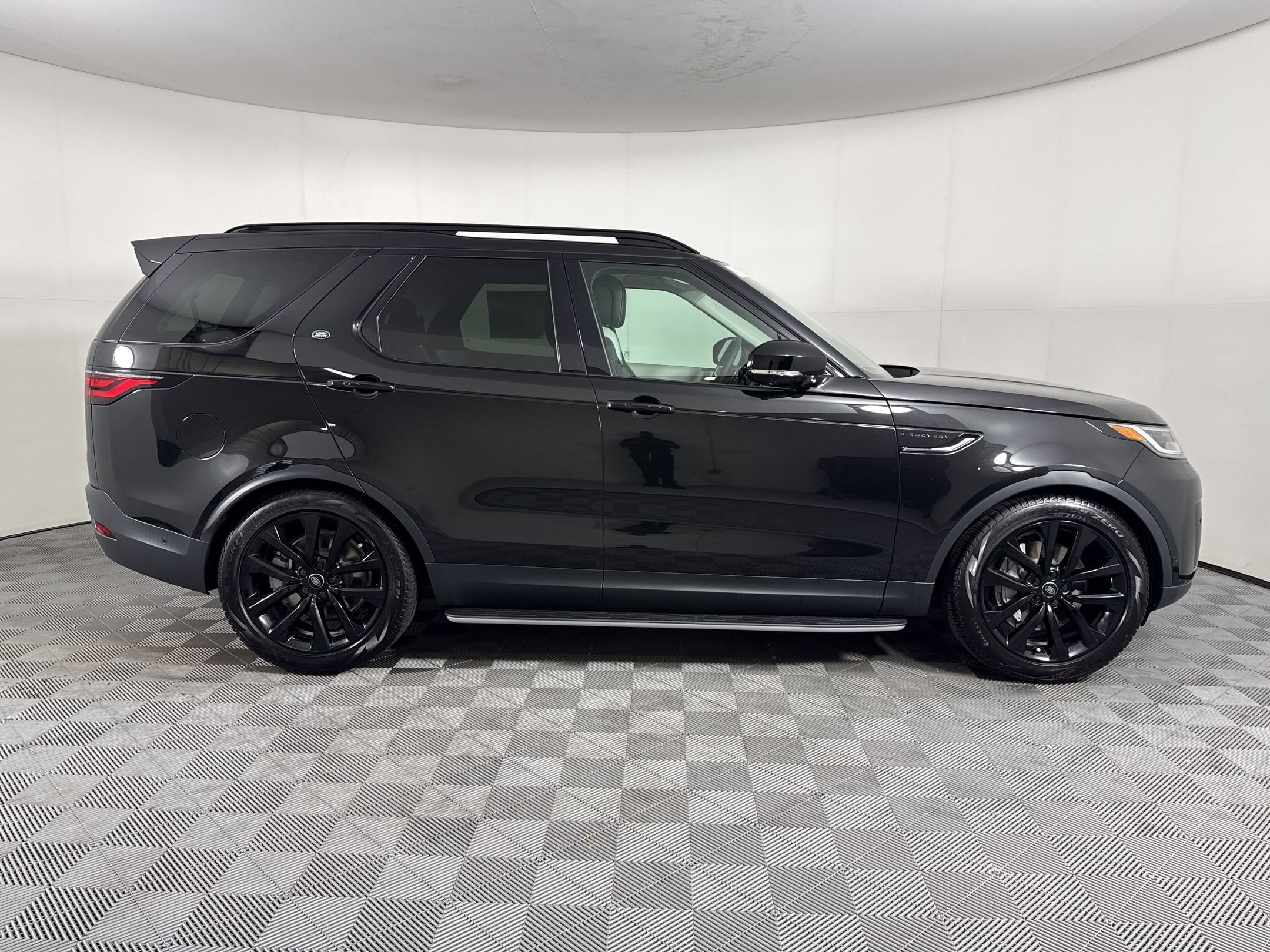 2026 Land Rover Discovery S SUV
