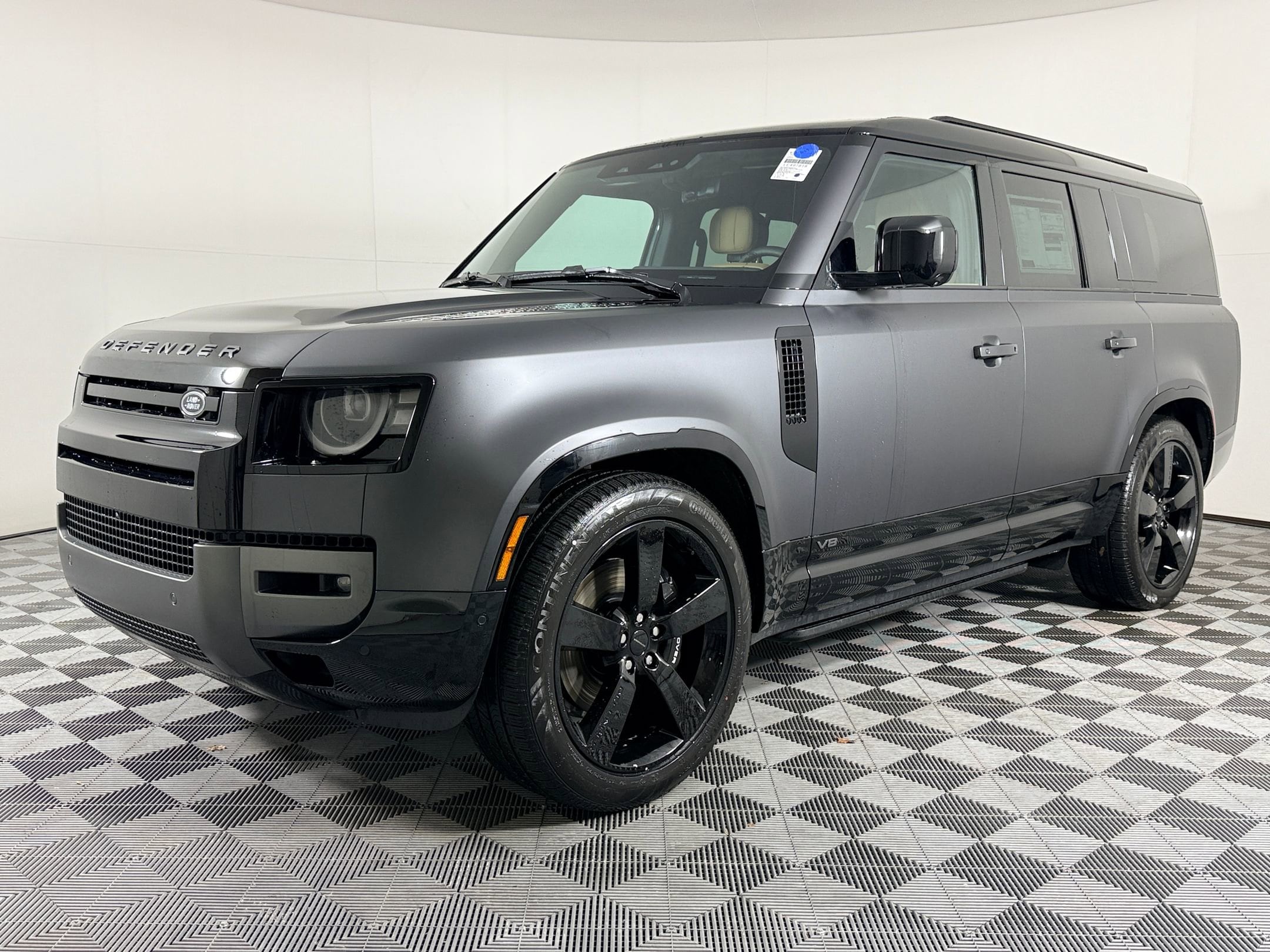 2026 Land Rover Defender V8's photo