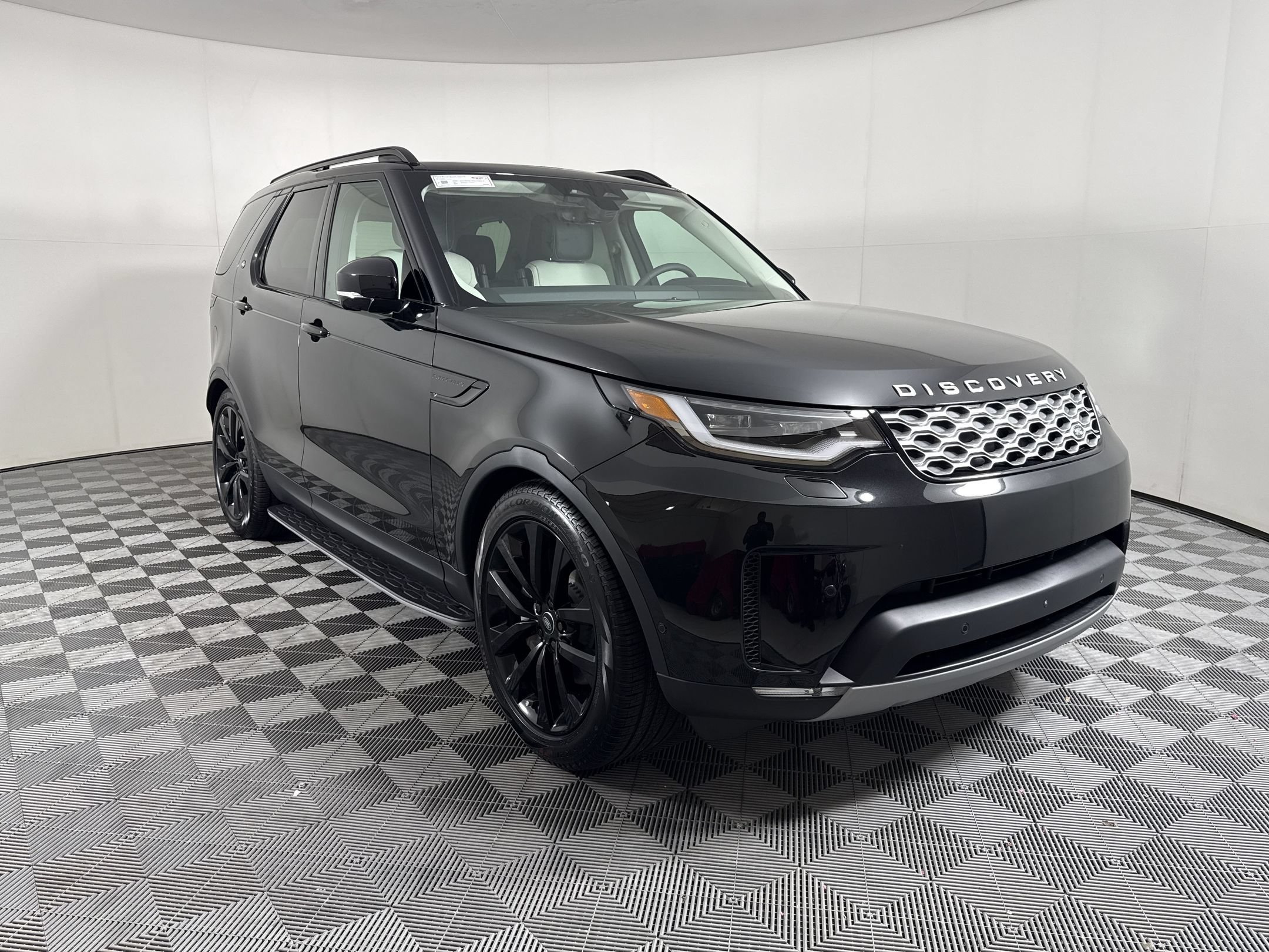 2026 Land Rover Discovery S SUV