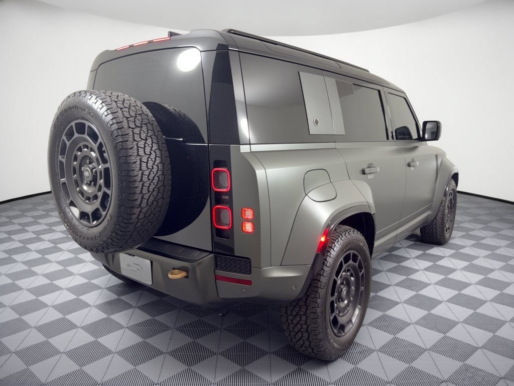 2025 Land Rover Defender Octa - Photo 9