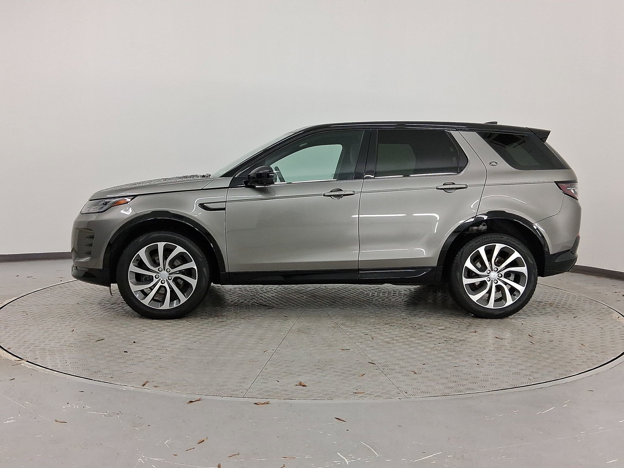 2024 Land Rover Discovery Sport Dynamic SE photo 2