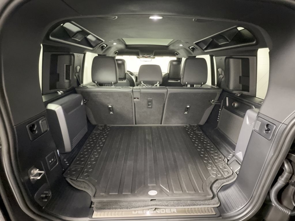 2025 Land Rover Defender Octa - Photo 27