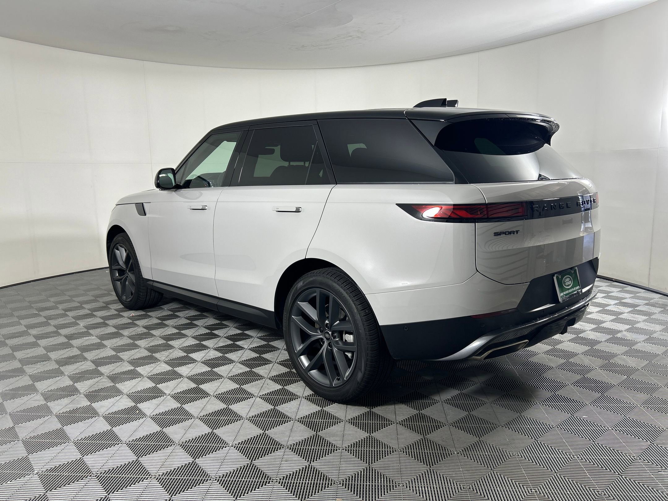 2024 Land Rover Range Rover Sport SE photo 2