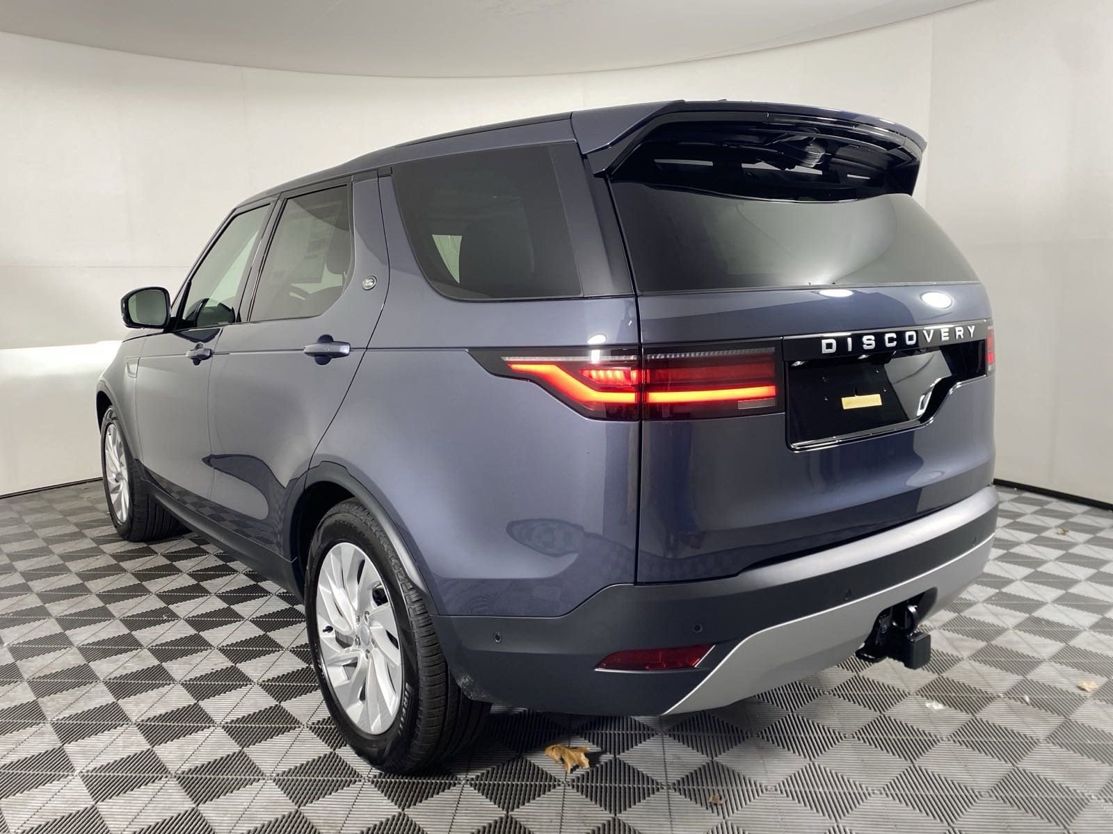 2025 Land Rover Discovery S SUV
