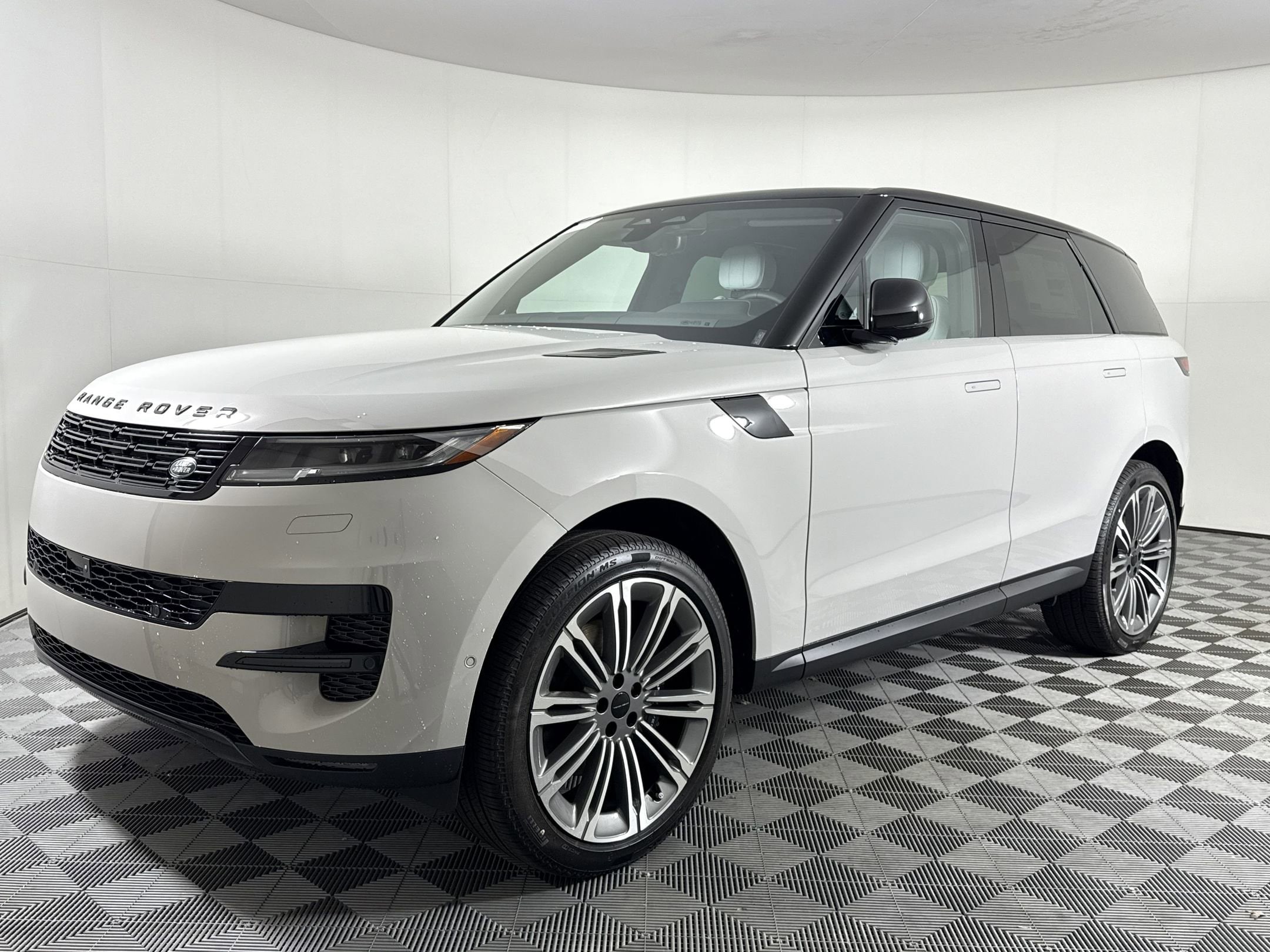 2026 Land Rover Range Rover Sport P360 SE MHEV's photo