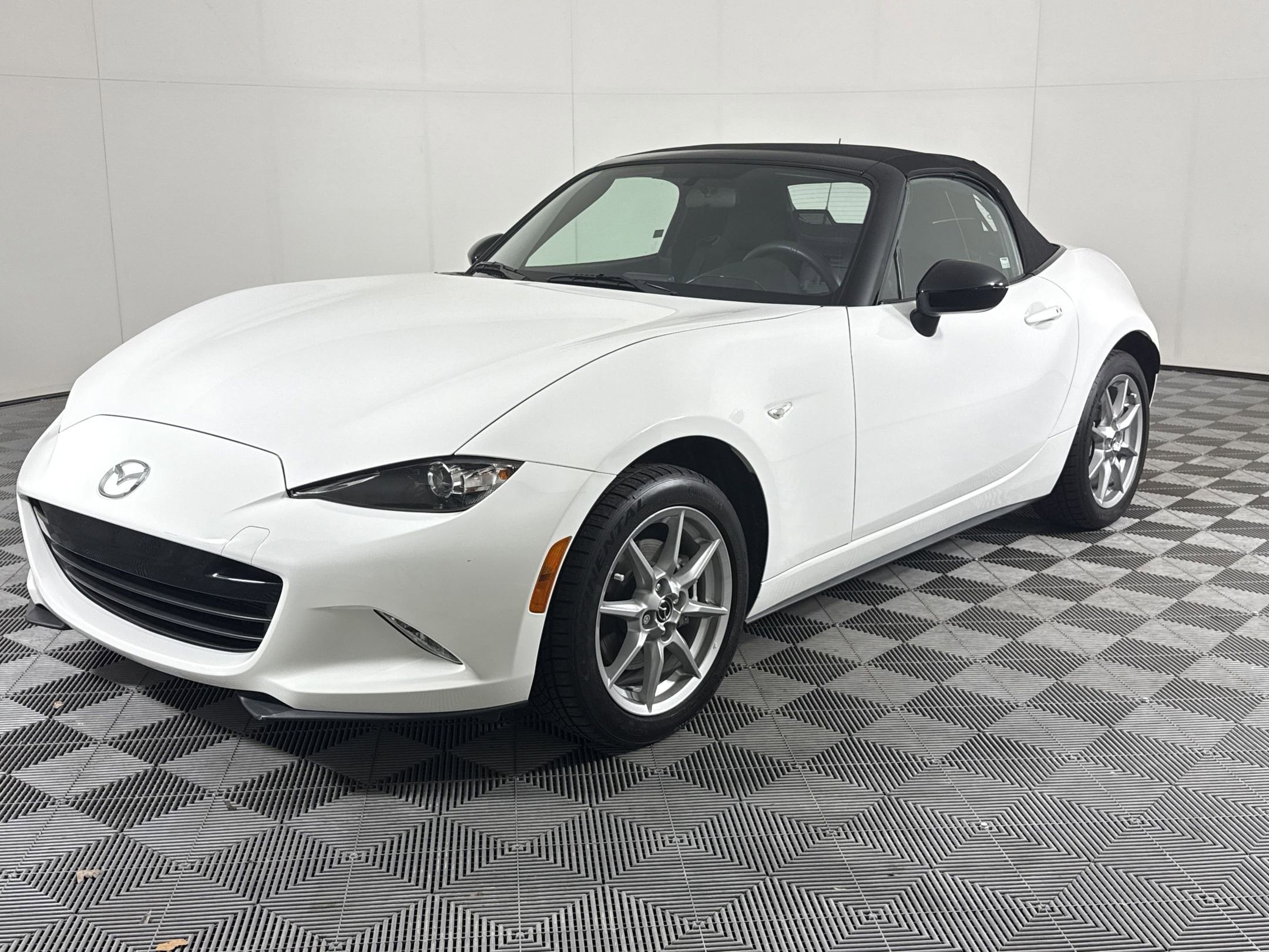 2016 Mazda MX-5 Miata Sport Auto's photo