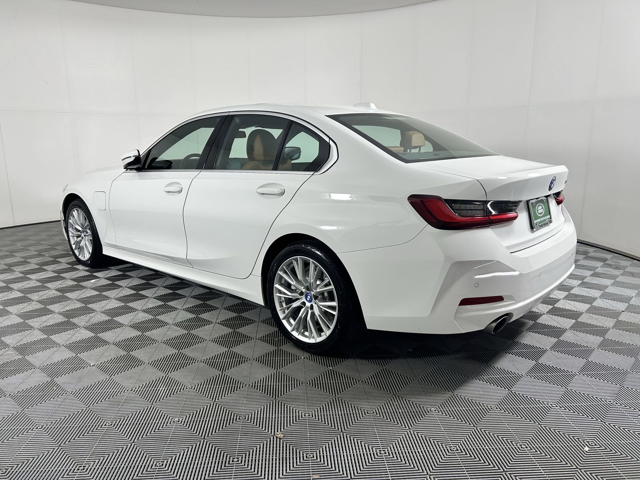 2024 Bmw 330e photo 3