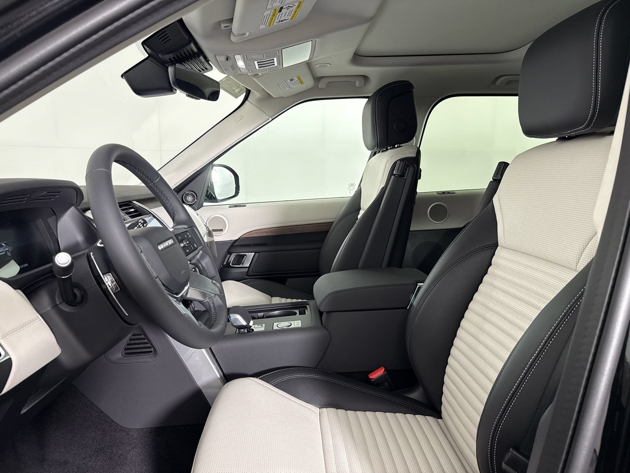 2026 Land Rover Discovery S SUV