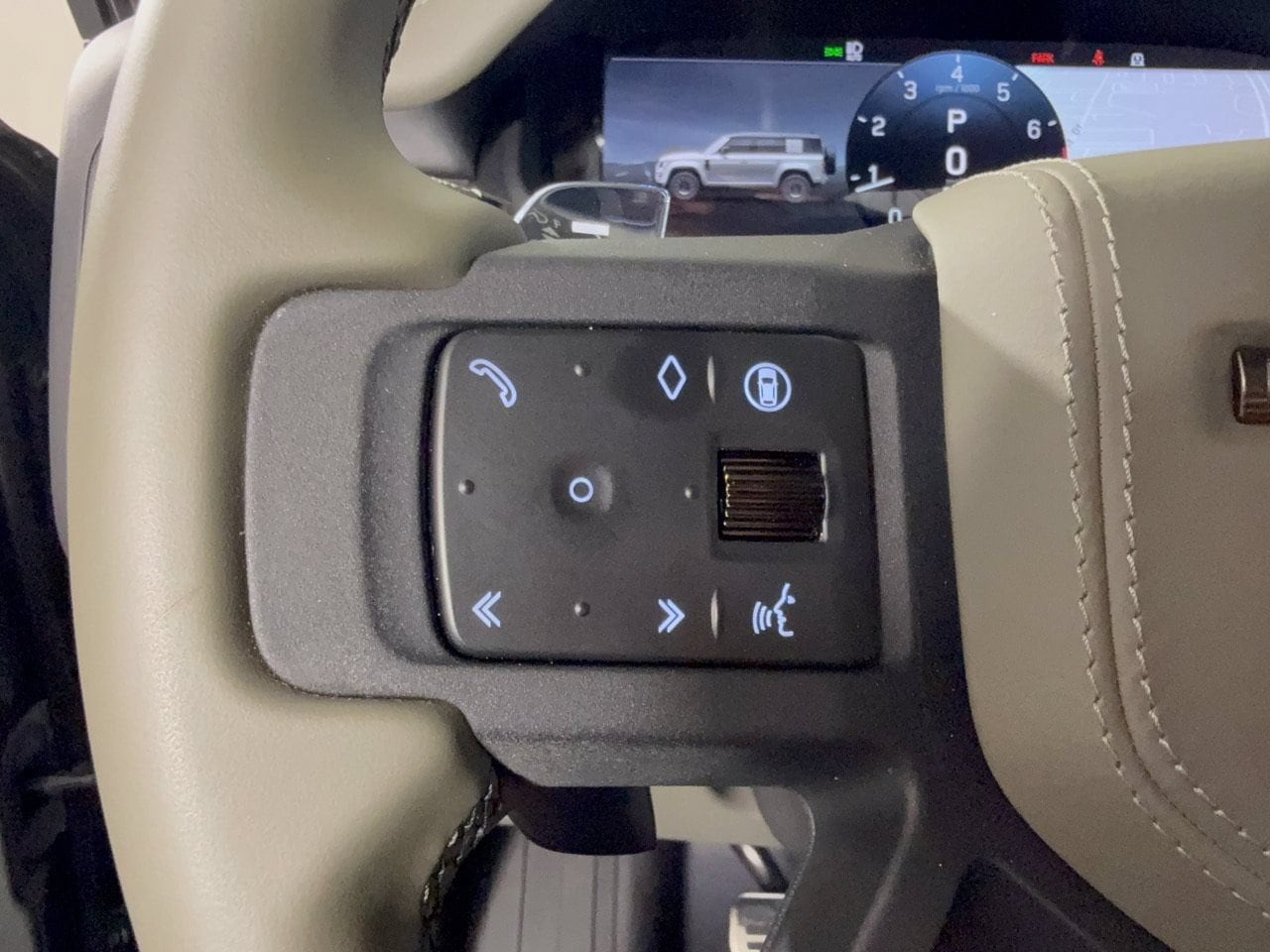 2025 Land Rover Defender Octa - Photo 17