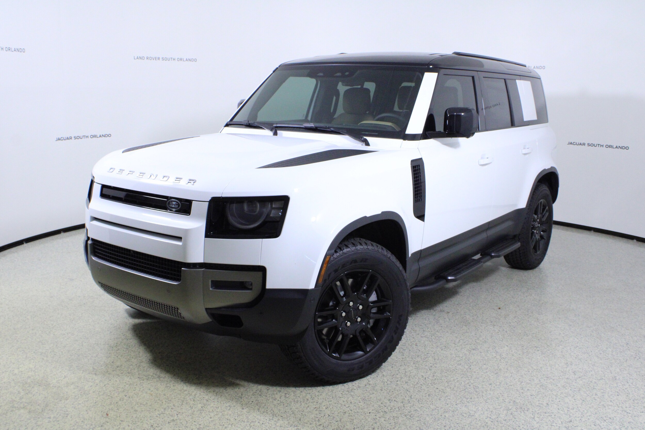 2026 Land Rover Defender S's photo