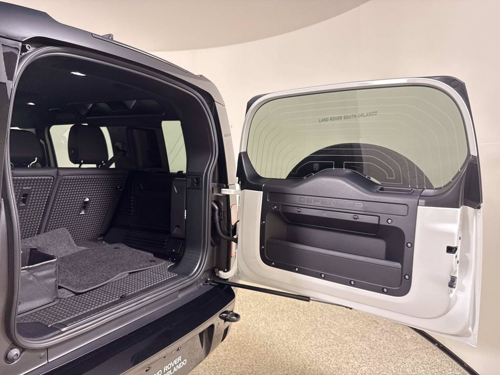 2026 Land Rover Defender X-Dynamic SE - Photo 11