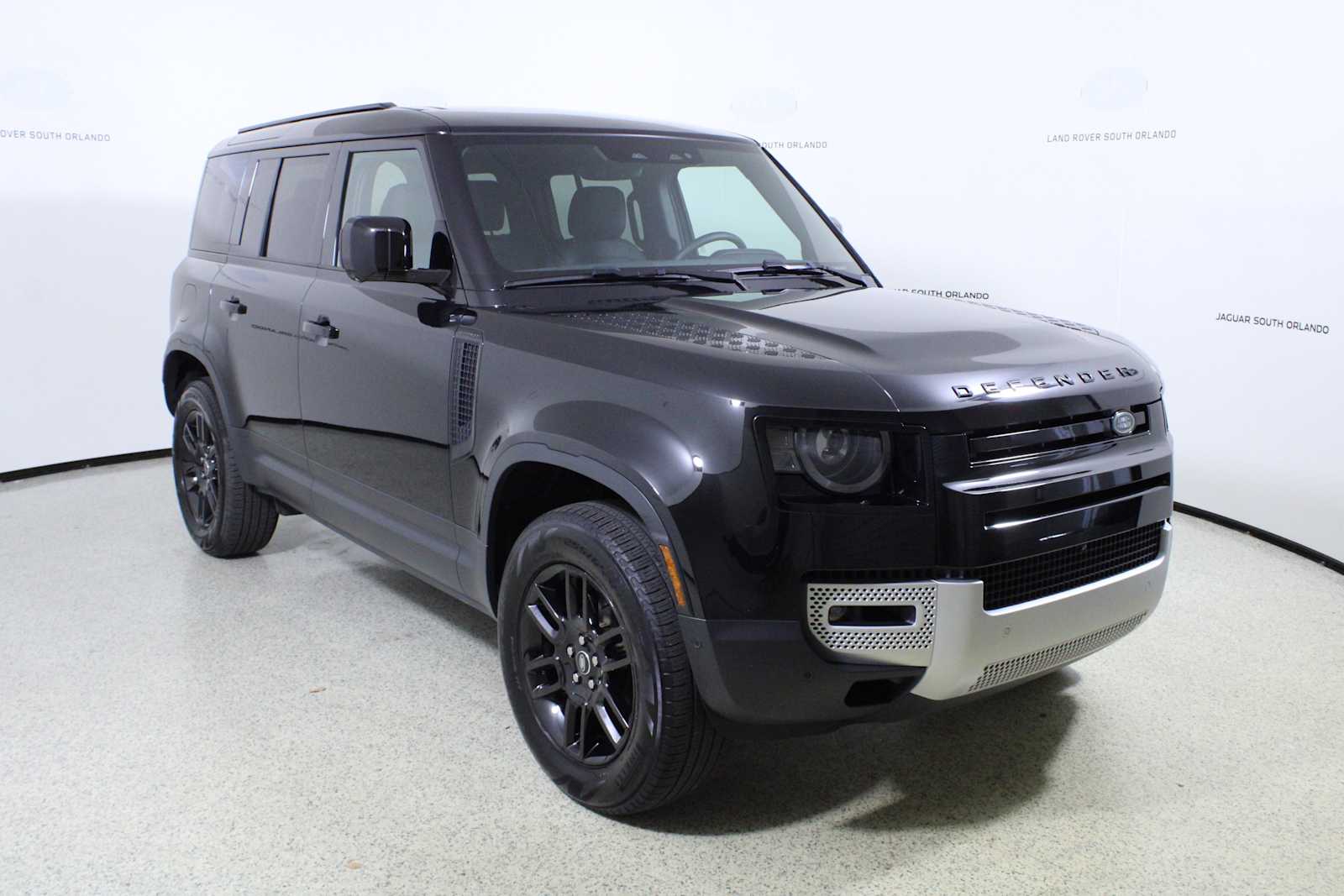 2025 Land Rover Defender S 110 photo 3