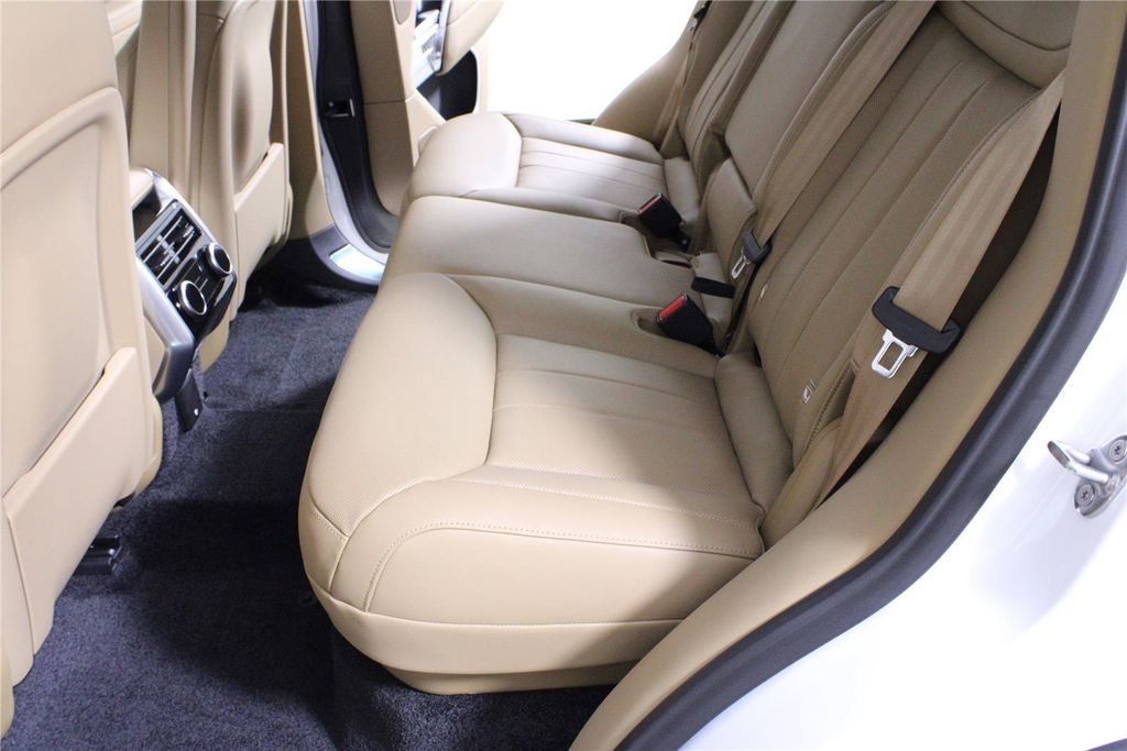 2026 Land Rover Range Rover SE - Photo 10