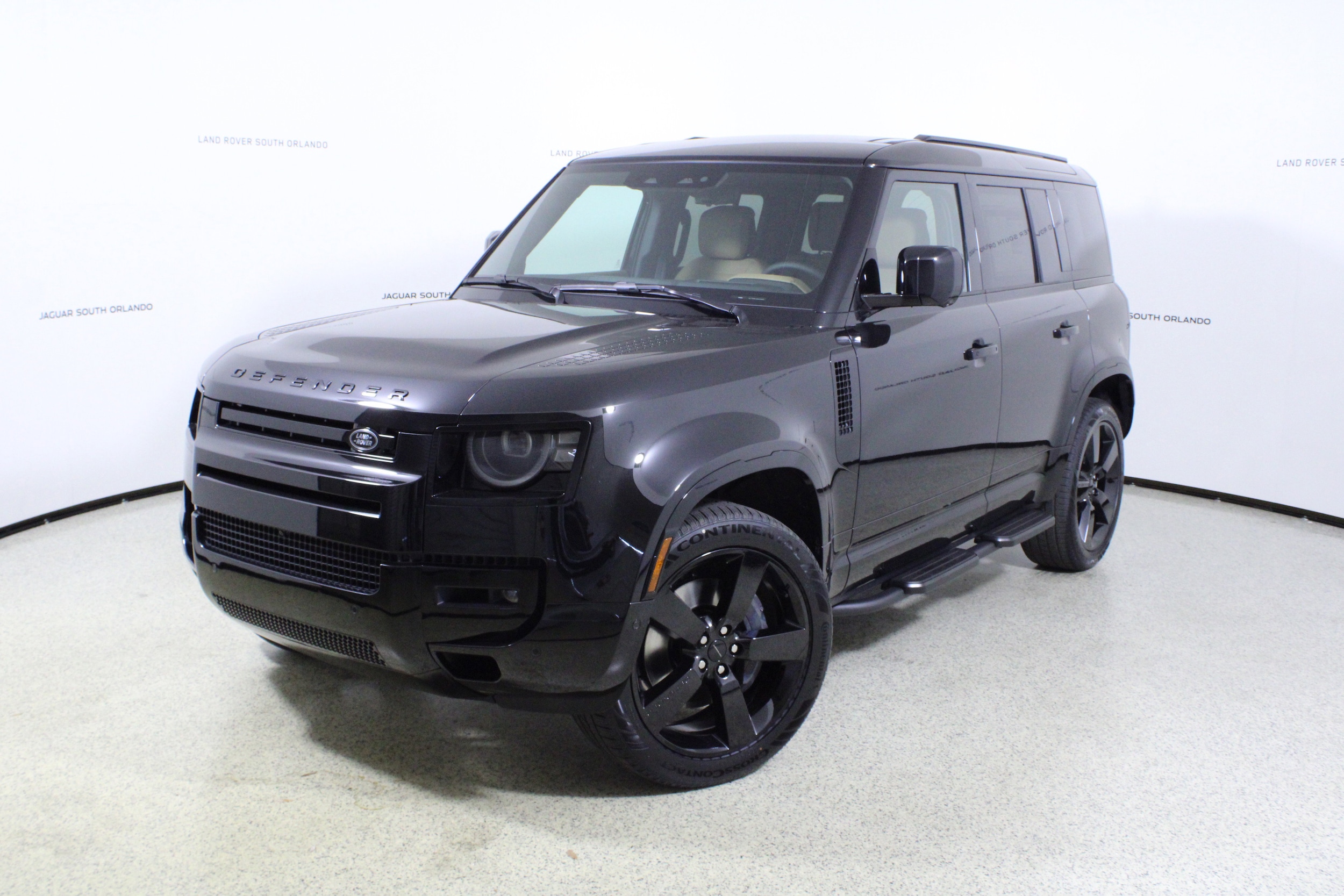 2026 Land Rover Defender X-Dynamic SE's photo