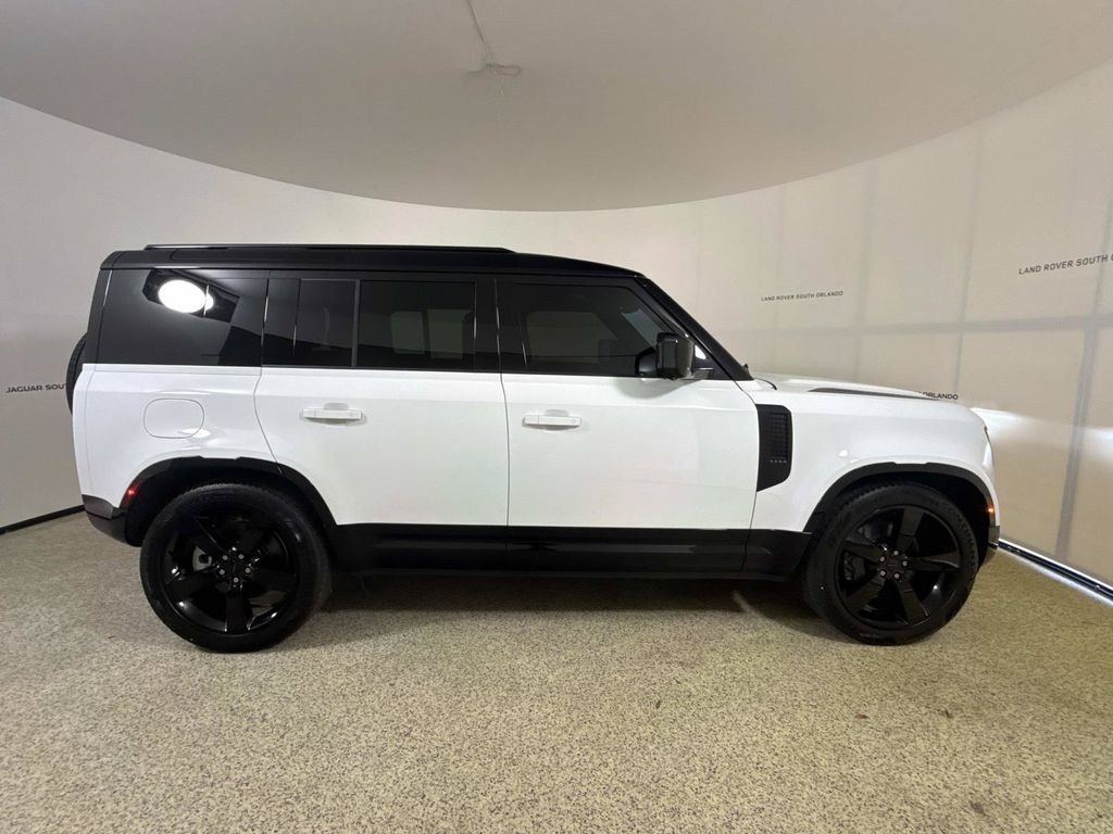 2026 Land Rover Defender X-Dynamic SE - Photo 6