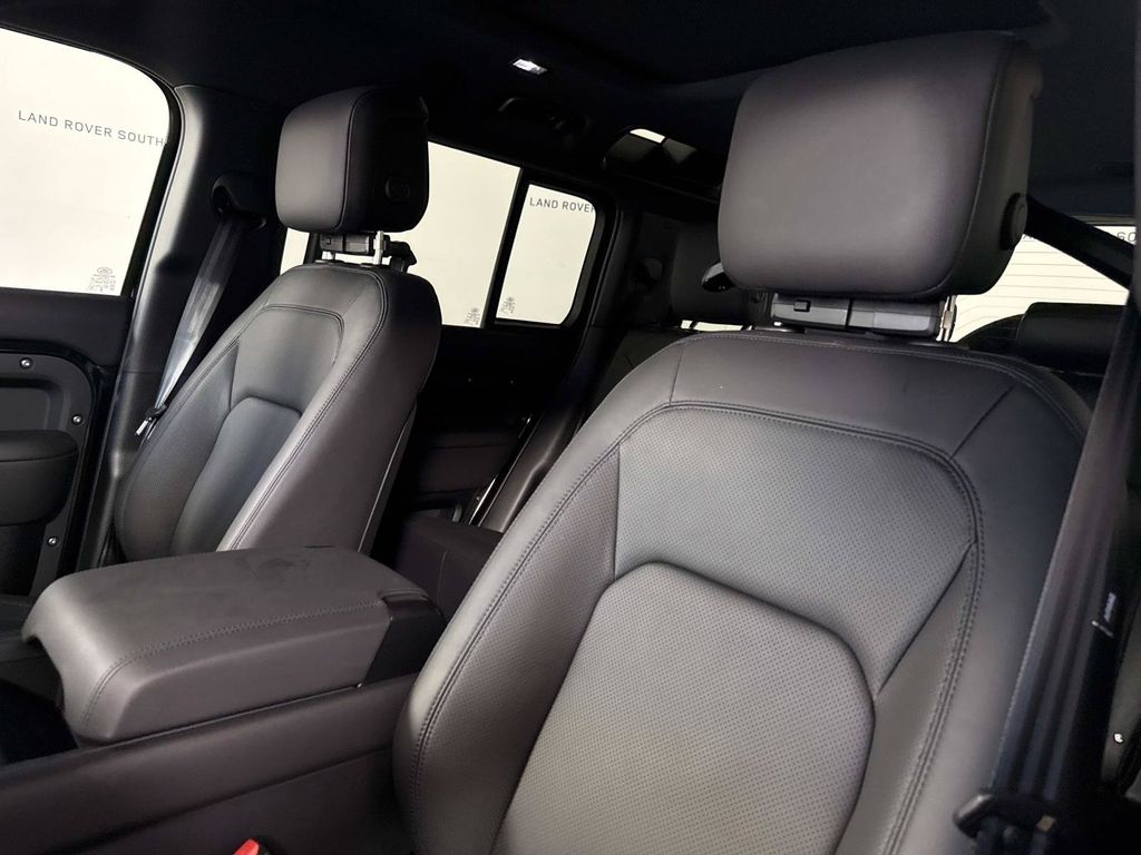 2026 Land Rover Defender X-Dynamic SE - Photo 19